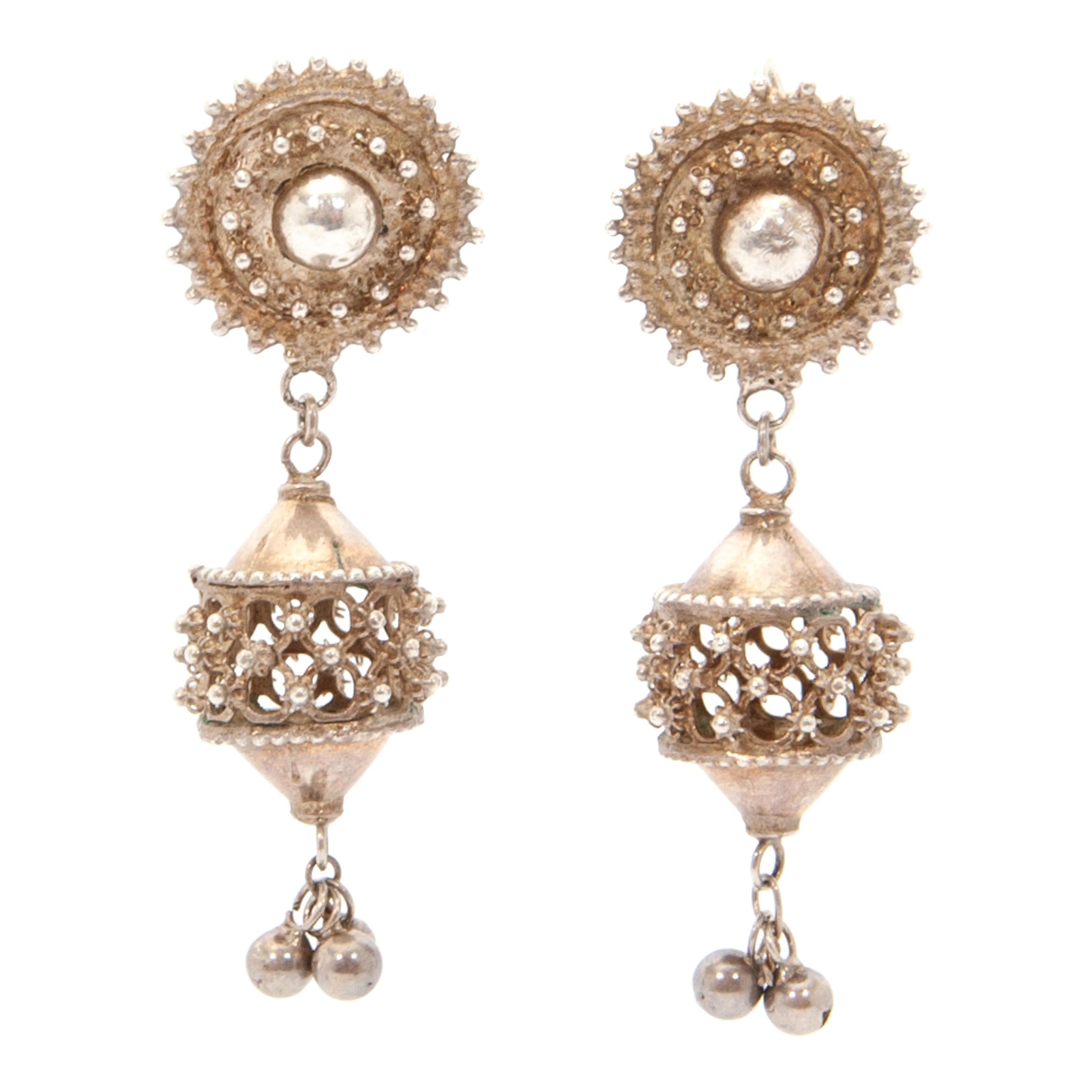 Boucles d'oreilles pendantes en filigrane ajouré en argent antique