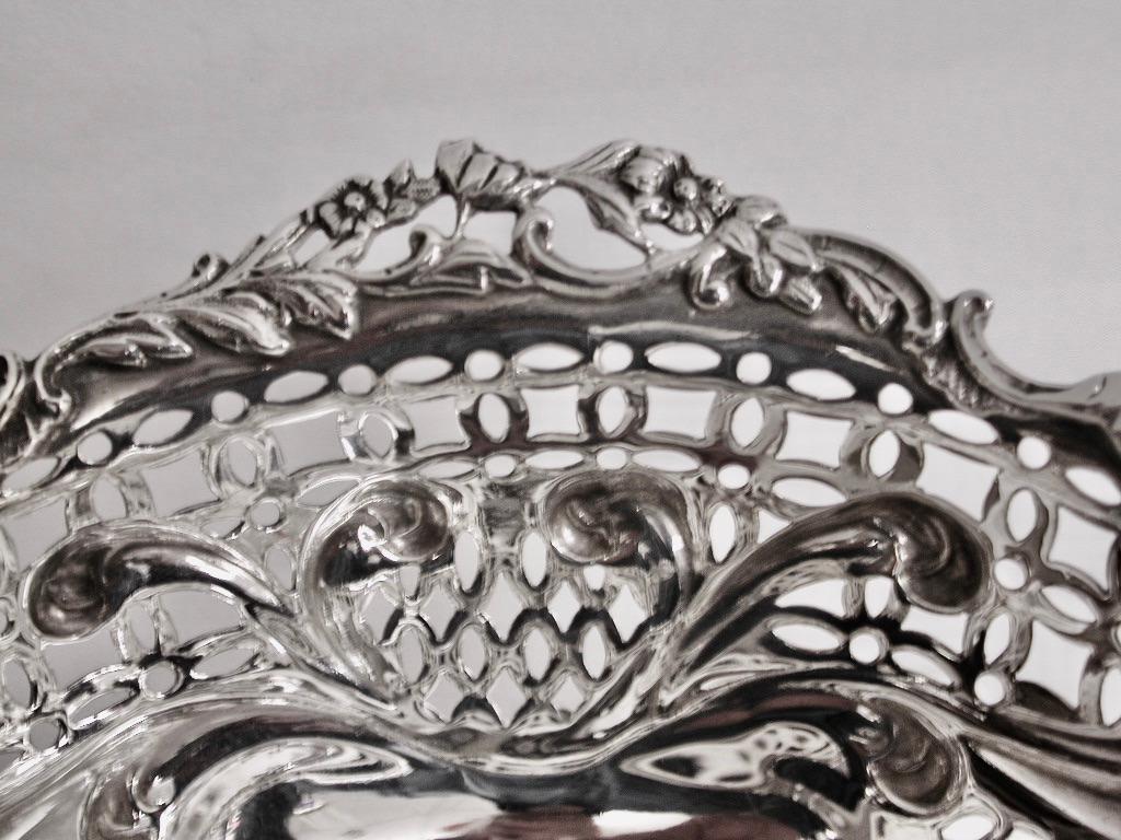 Late 19th Century Victorian Silver Oval Sweet Dish, William Comyns, London Assay, 1889