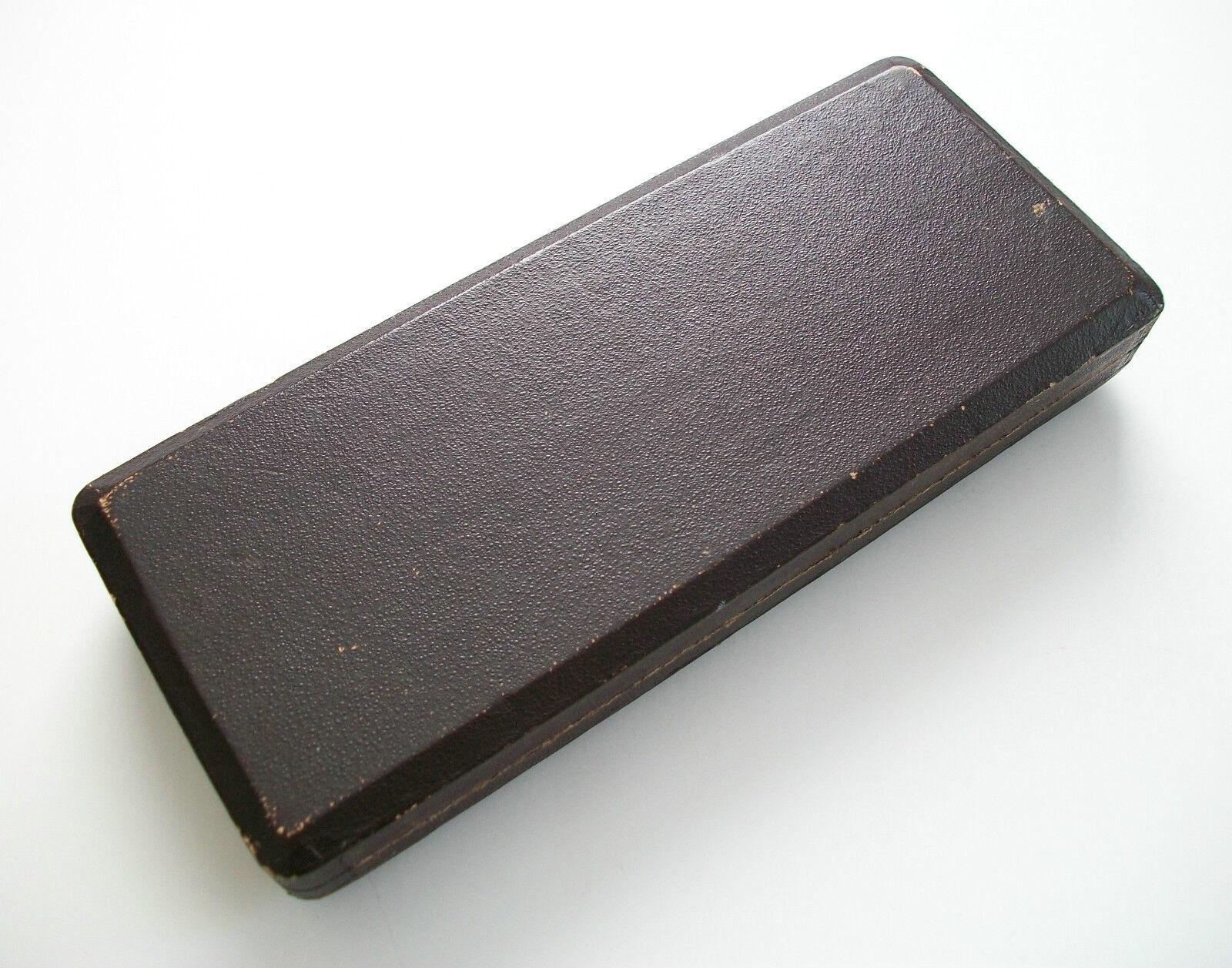 Cucharas Victorianas de Plato de Plata para Servir Bayas, Estuche de Cuero, Reino Unido, 1878 en venta 4