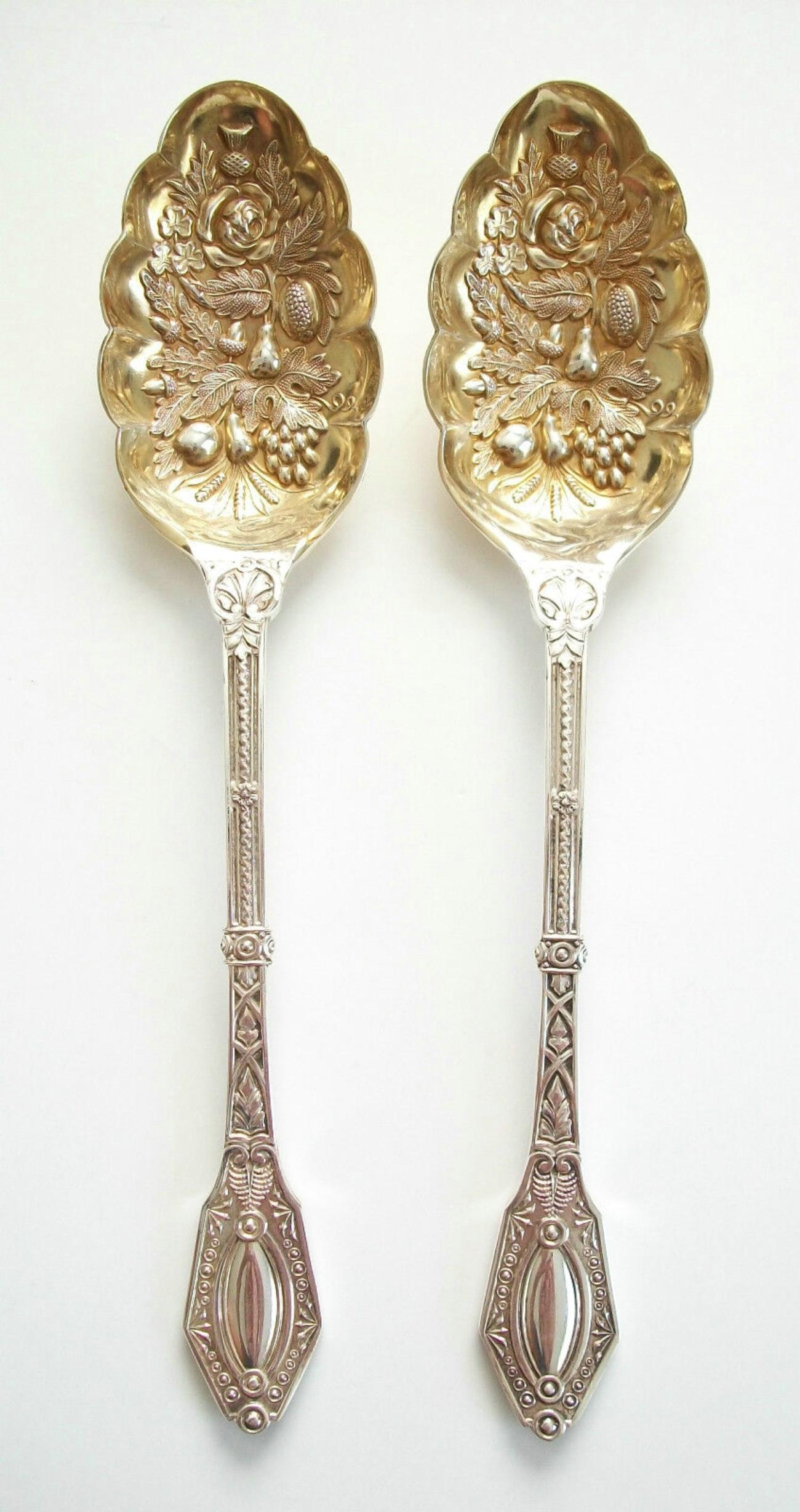 Hand-Crafted Victorian Silver Plate Berry Serving Spoons, Leather Case, U.K., 1878 For Sale