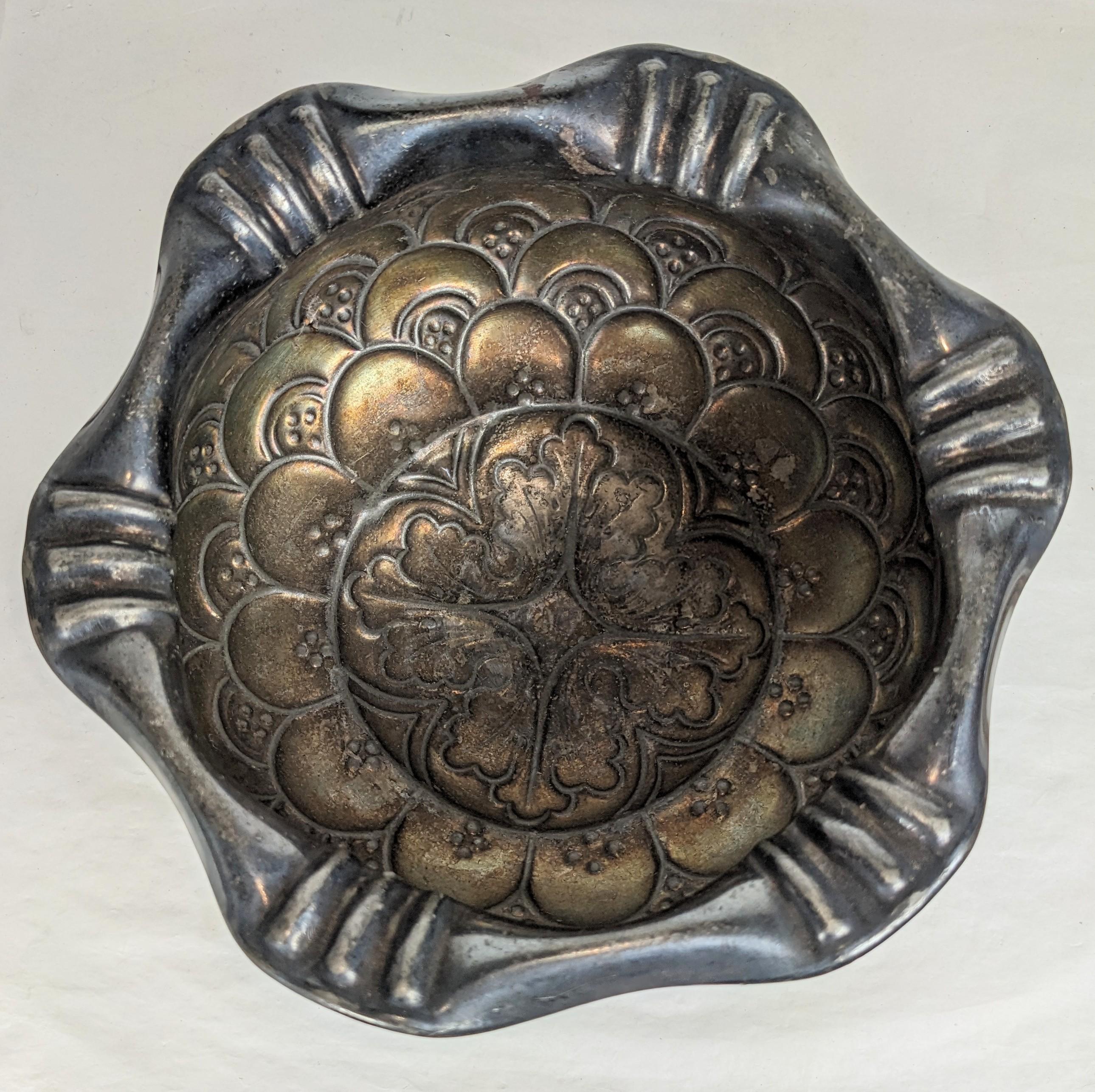 Cachepot figurato vittoriano in silver plate, Meriden in vendita 4