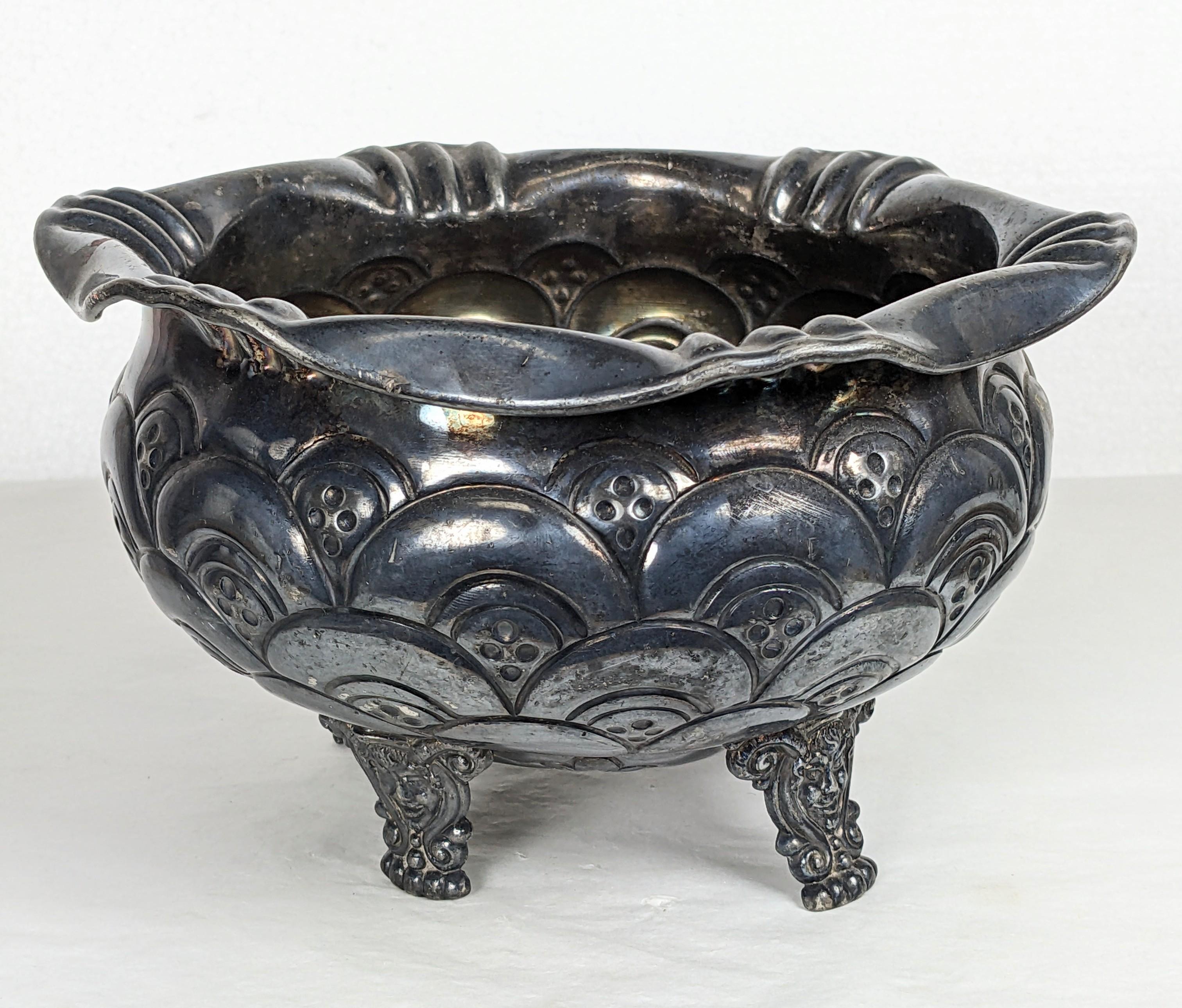 Cachepot figurato vittoriano in silver plate, Meriden In condizioni buone in vendita a Riverdale, NY