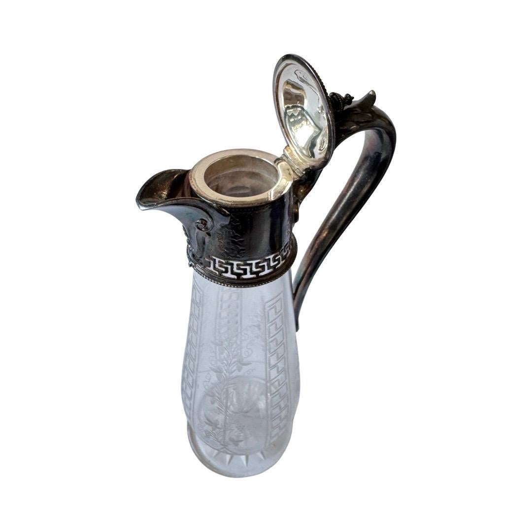 Francese Brocca da Claret vittoriana in argento e vetro acidato, Inghilterra, fine XIX secolo in vendita