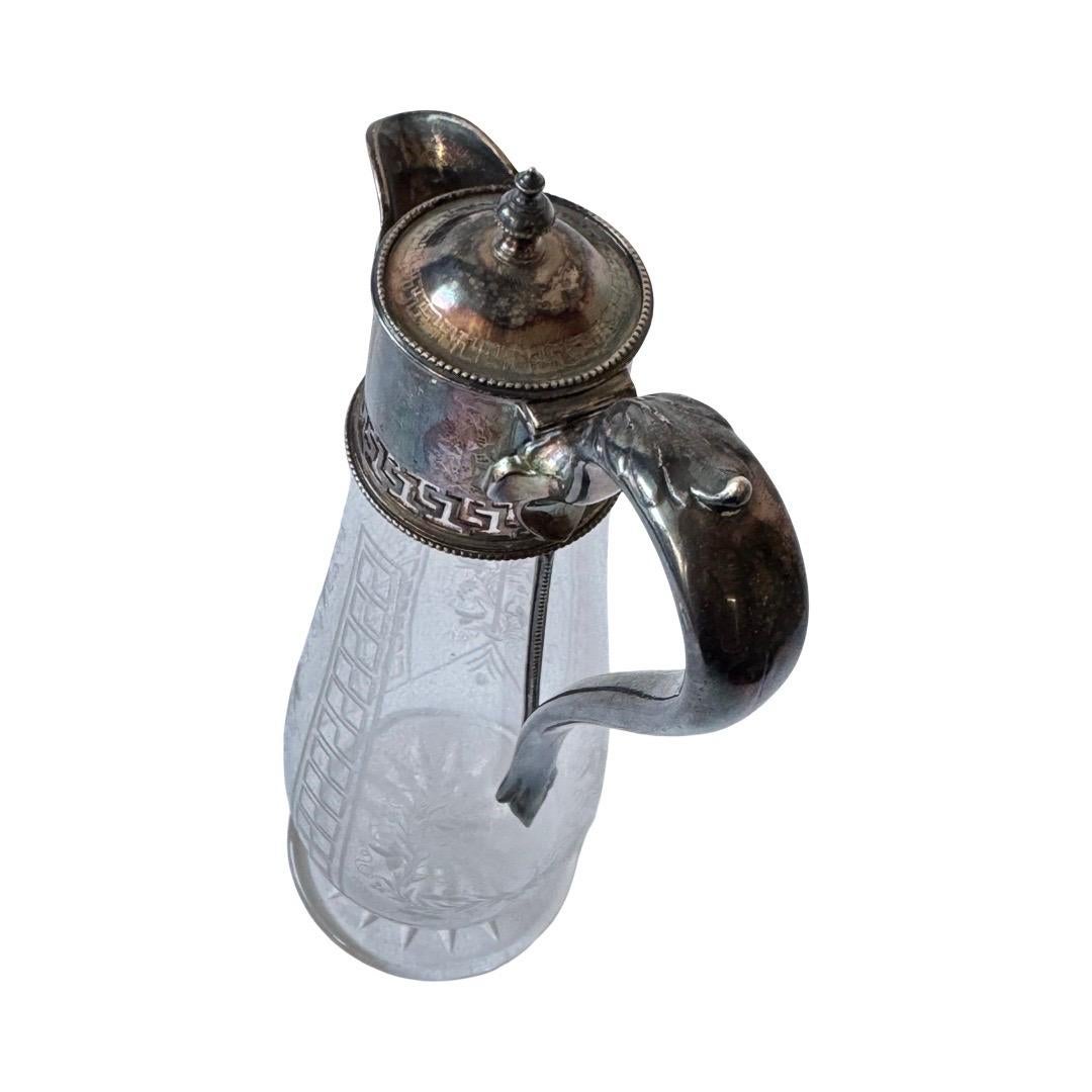 Inciso Brocca da Claret vittoriana in argento e vetro acidato, Inghilterra, fine XIX secolo in vendita