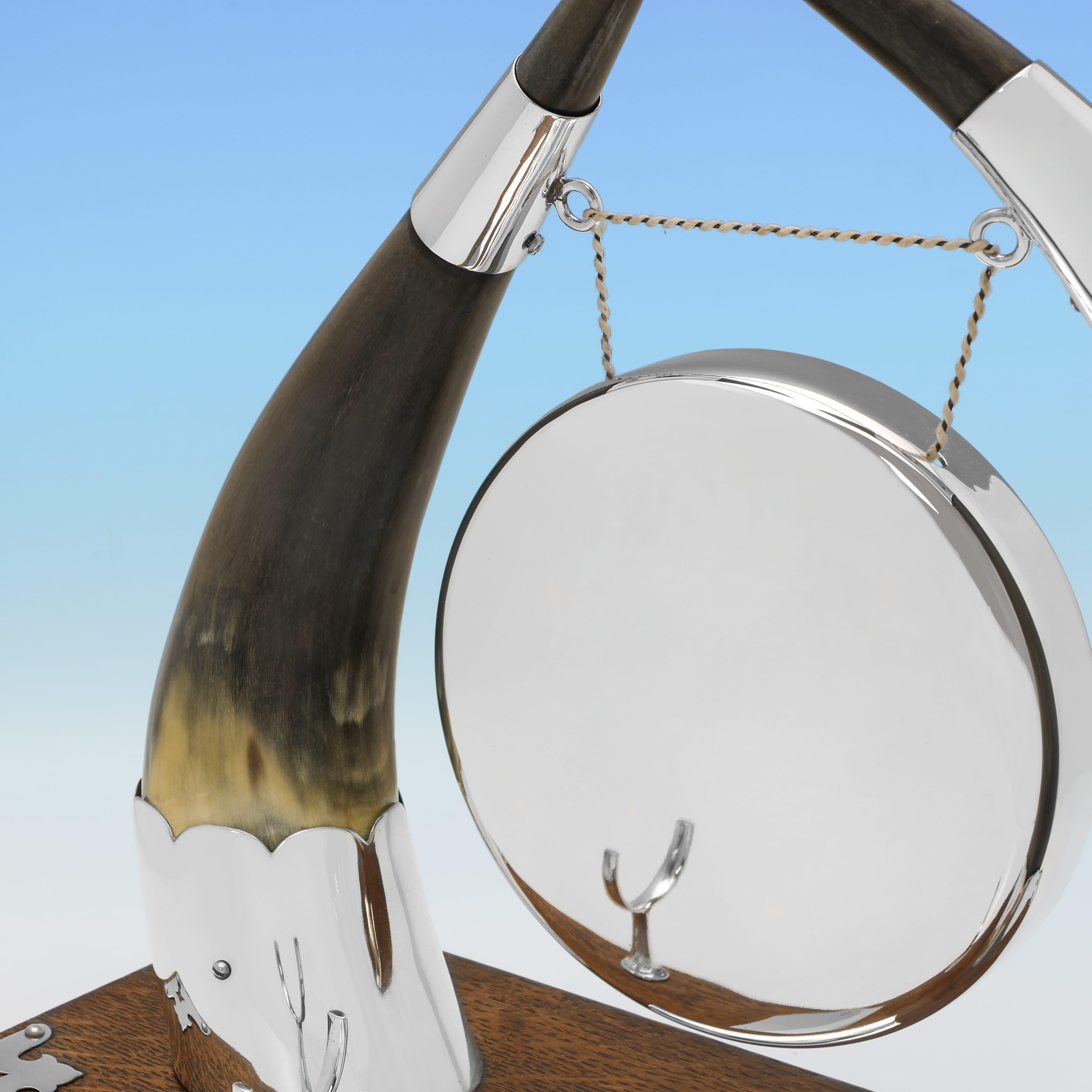 Victorian silver plated dinner gong made by Walker & Hall circa 1890 In Good Condition For Sale In London, London
