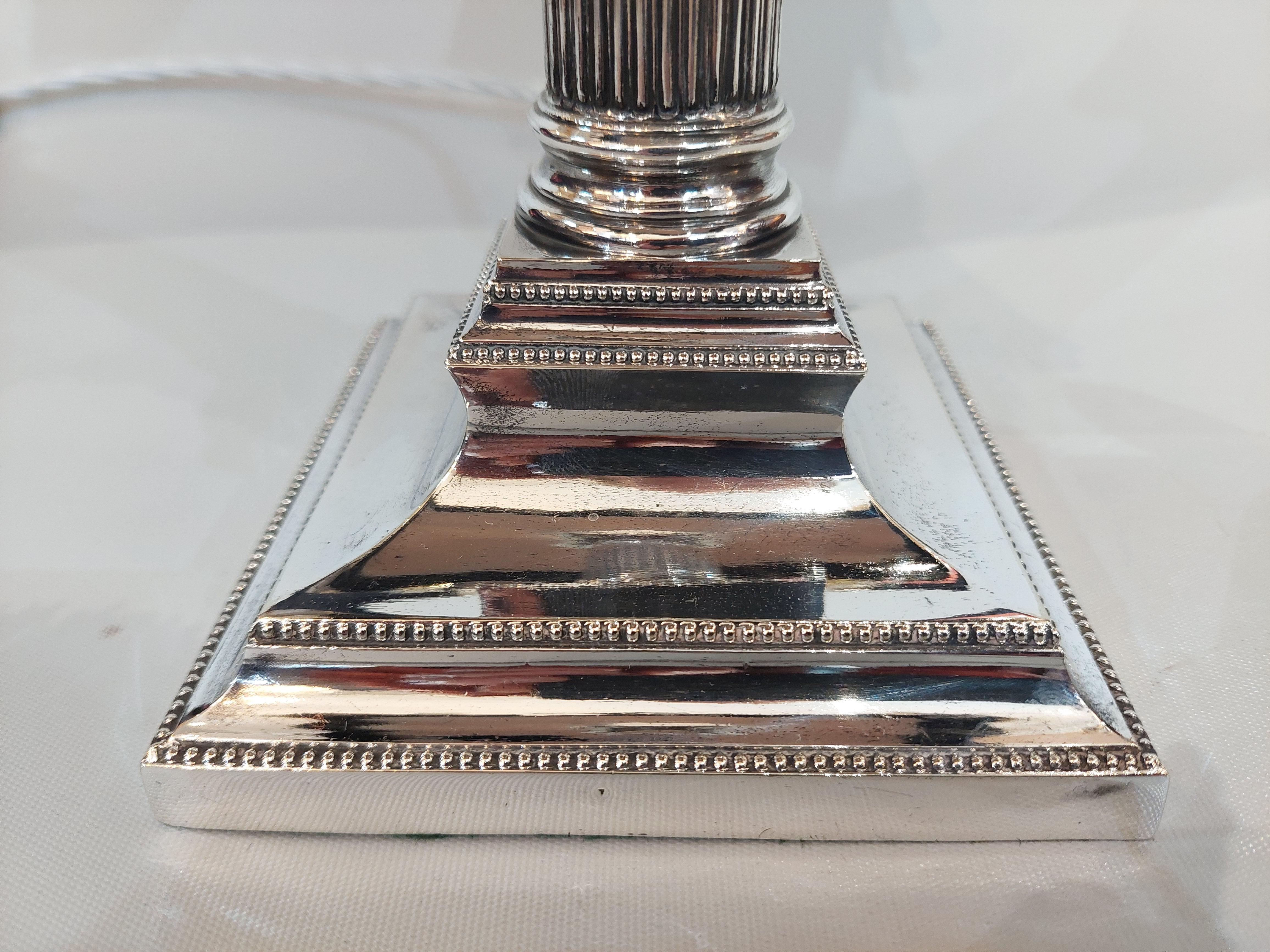 Victorian Silver Plated Neoclassical Candle Stick in Form eines Reeded Corinthian Column - umgewandelt, um elektrische Lampe - 10 