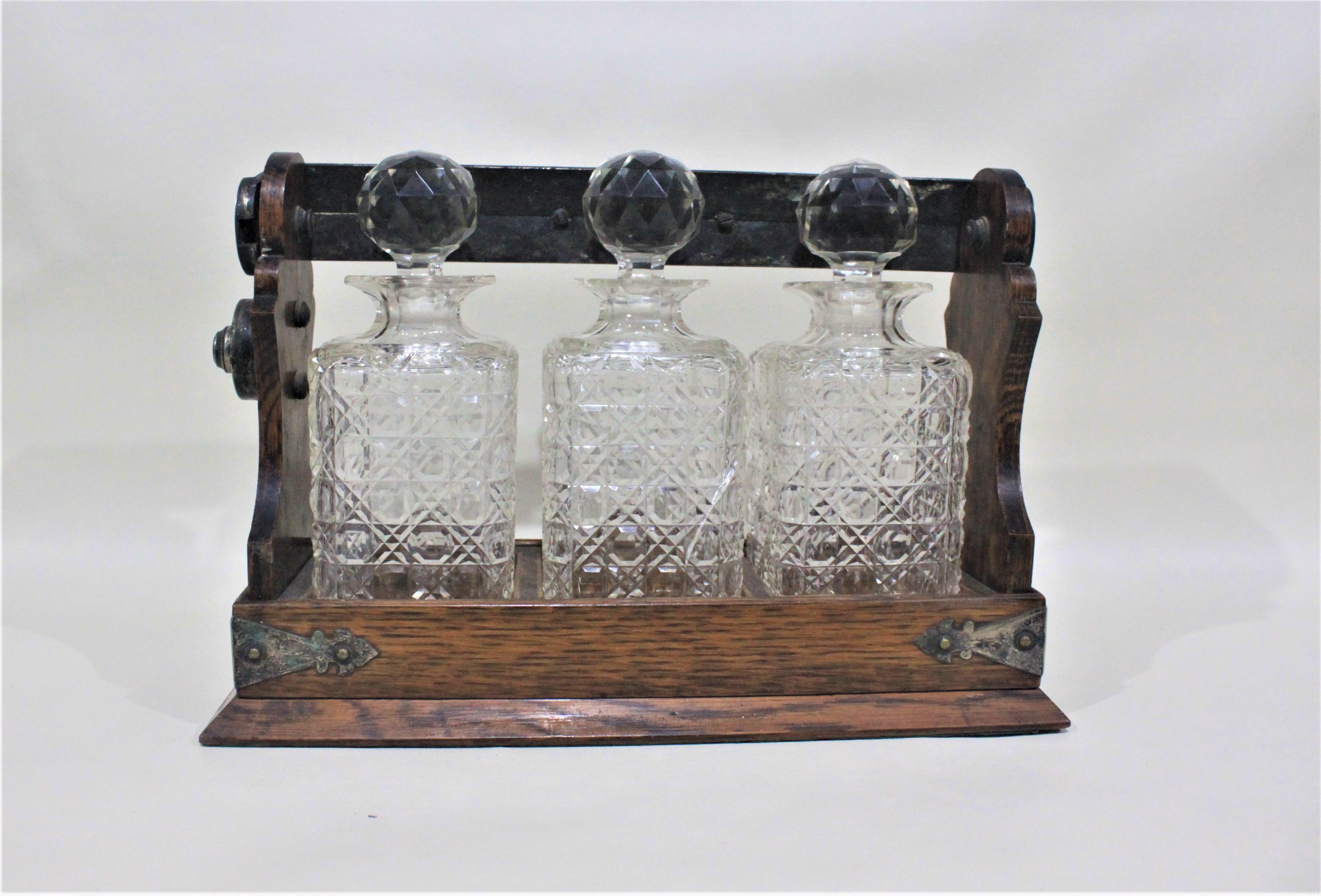 Victorian Silver Plated and Oak Tantalus In Good Condition In Hamilton, Ontario