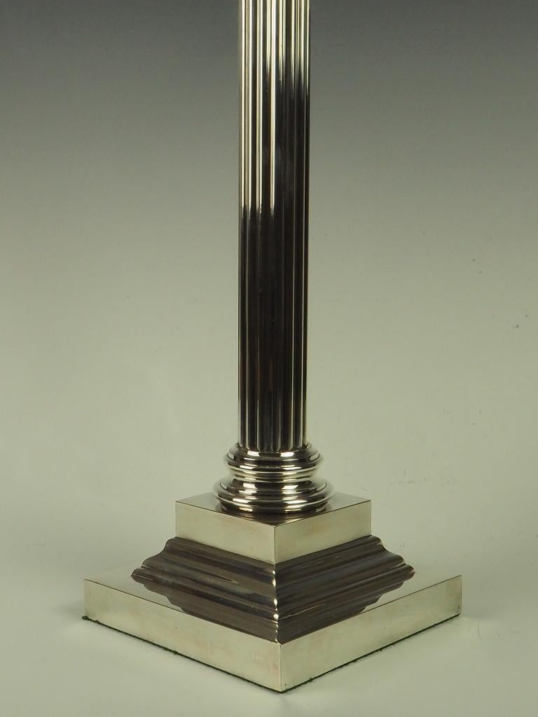 Lampada ad olio vittoriana placcata in argento con paralume originale verde inciso in vendita 6