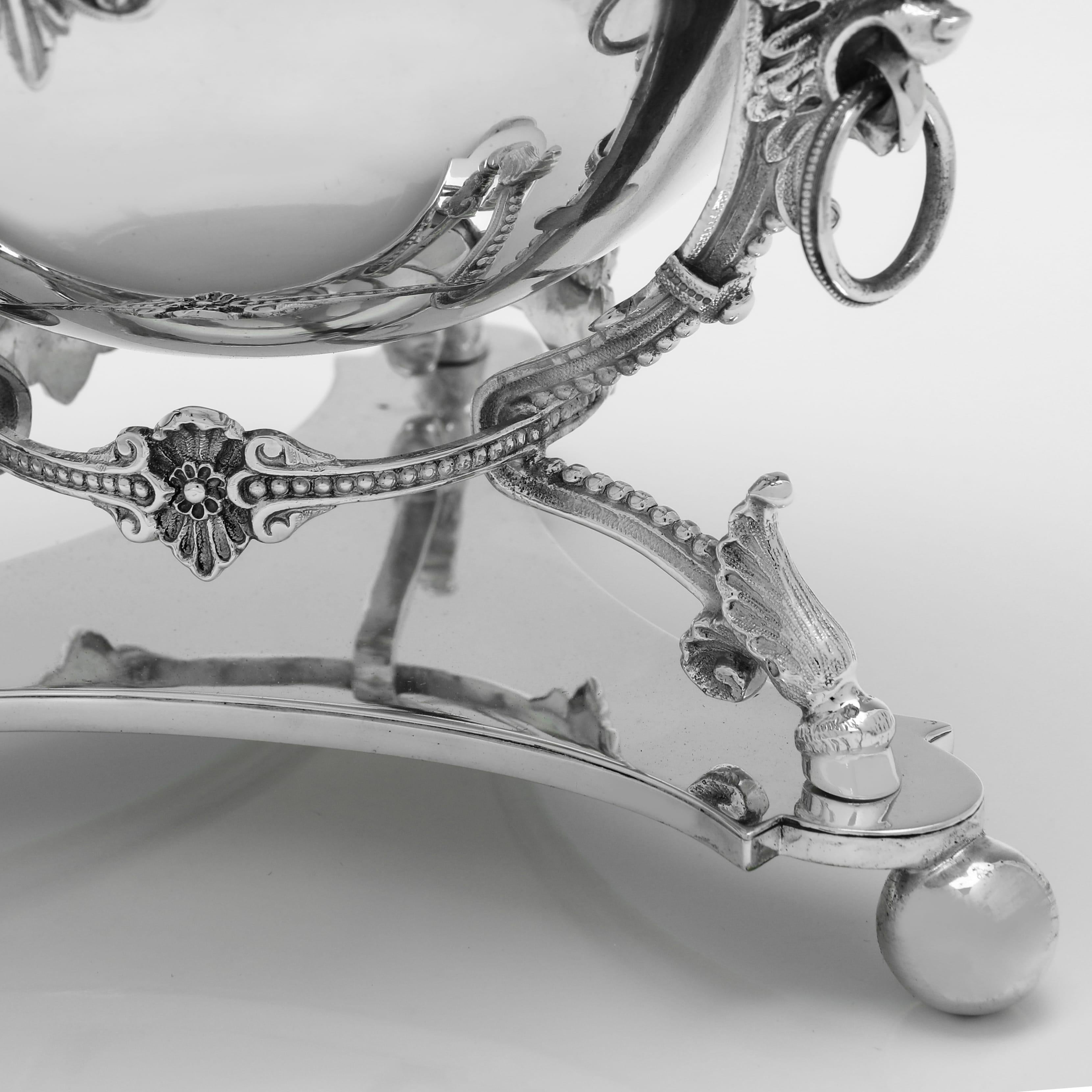 Fin du XIXe siècle Boîte à biscuits victorienne à couvercle tournant en métal argenté, enregistrée en janvier 1870. en vente