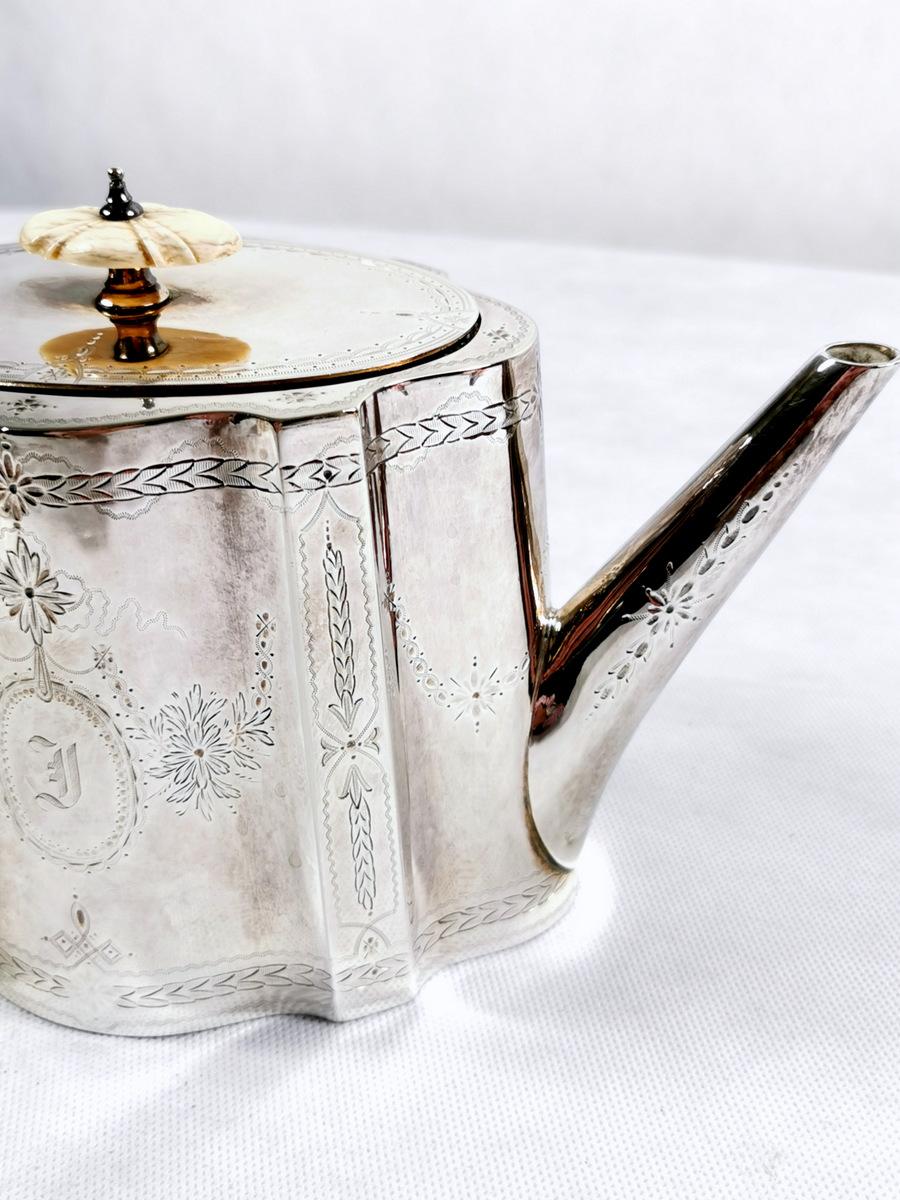 Victorian Silver Plated Tea and Coffee Service Set For Sale 3