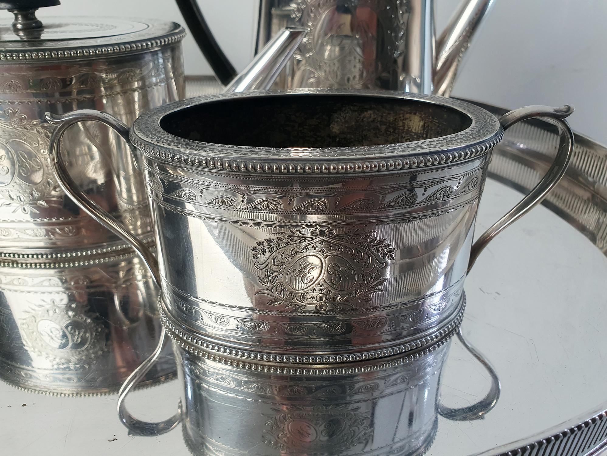 Victorian Silver Plated Tea and Coffee Service Set In Good Condition For Sale In Albano Laziale, Rome/Lazio