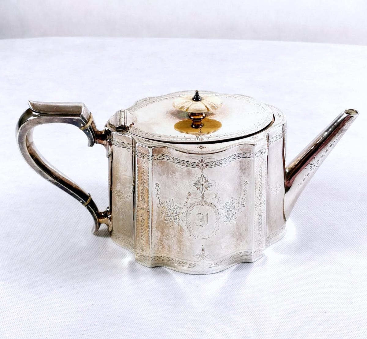 Victorian Silver Plated Tea and Coffee Service Set For Sale 2
