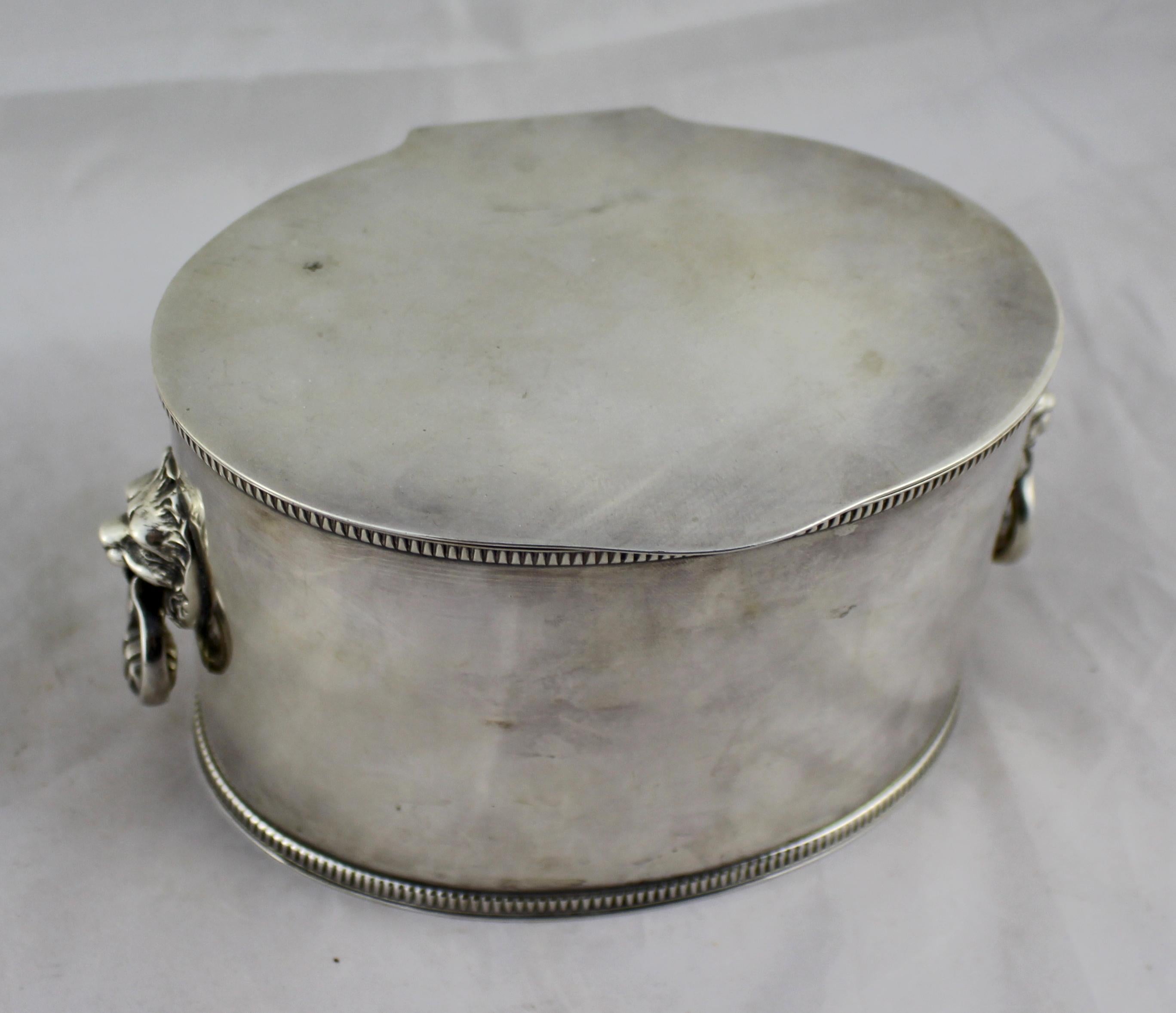 Period Victorian
Composition silver plated, EP
Measures: Width 19 cm / 7 1/2 in
Depth 13 cm / 5 in
Height 10 cm / 4 in.
Hallmark EP hallmark to the underside
Condition: Vey good condition commensurate with age. Fully hallmarked




Very
