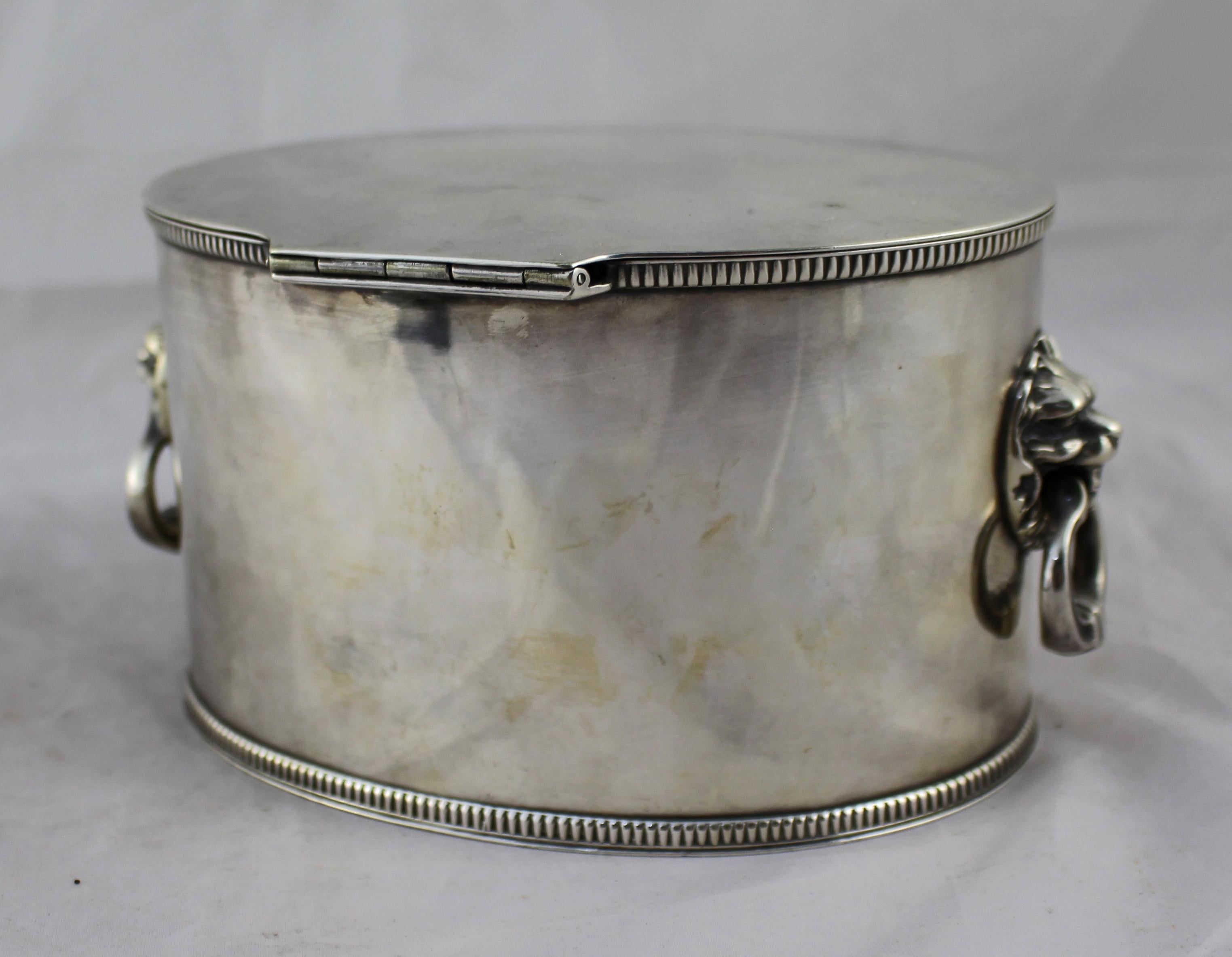 Victorian Silver Plated Two Handled Tea Caddy In Good Condition In Worcester, Worcestershire