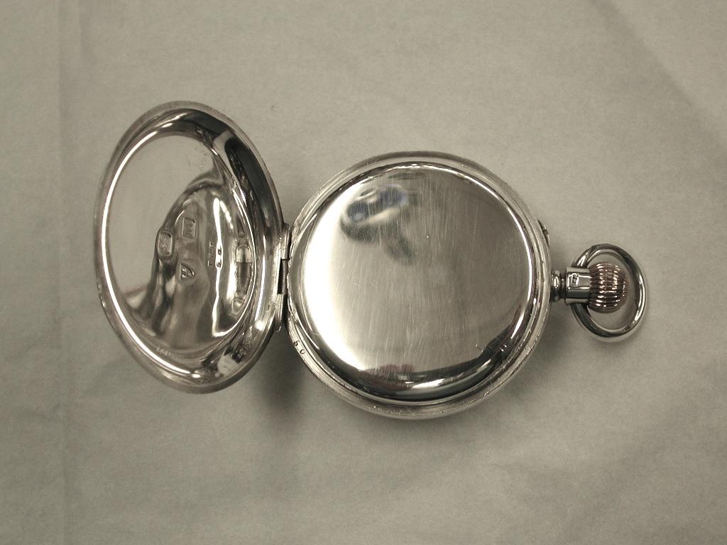 Victorian Silver Pocket Watch in Original Fitted Box, Chester Hallmark, 1895 In Good Condition In London, GB