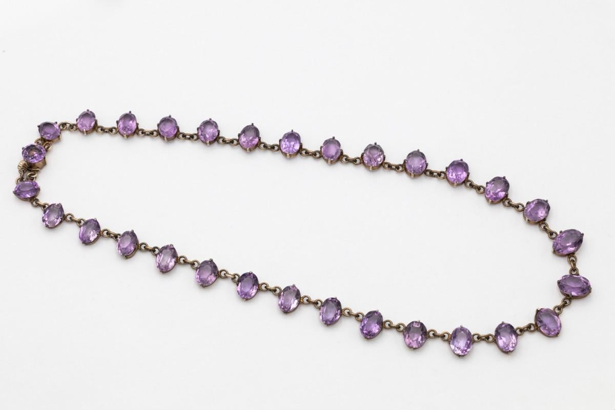 Collana riviere in argento antico con ametiste.

Origine: Svezia, fine del XIX secolo (marchio conservato)

La 