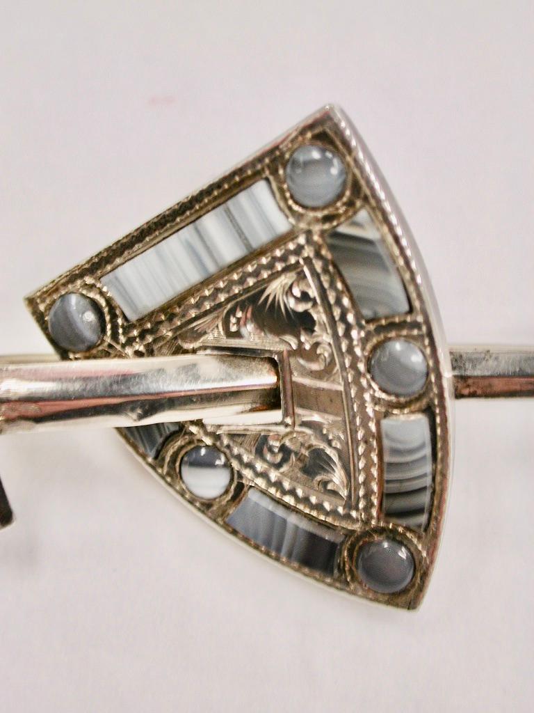 Victorien Broche galet et épée victorienne en argent écossais, 1896, Adie & Lovekin
