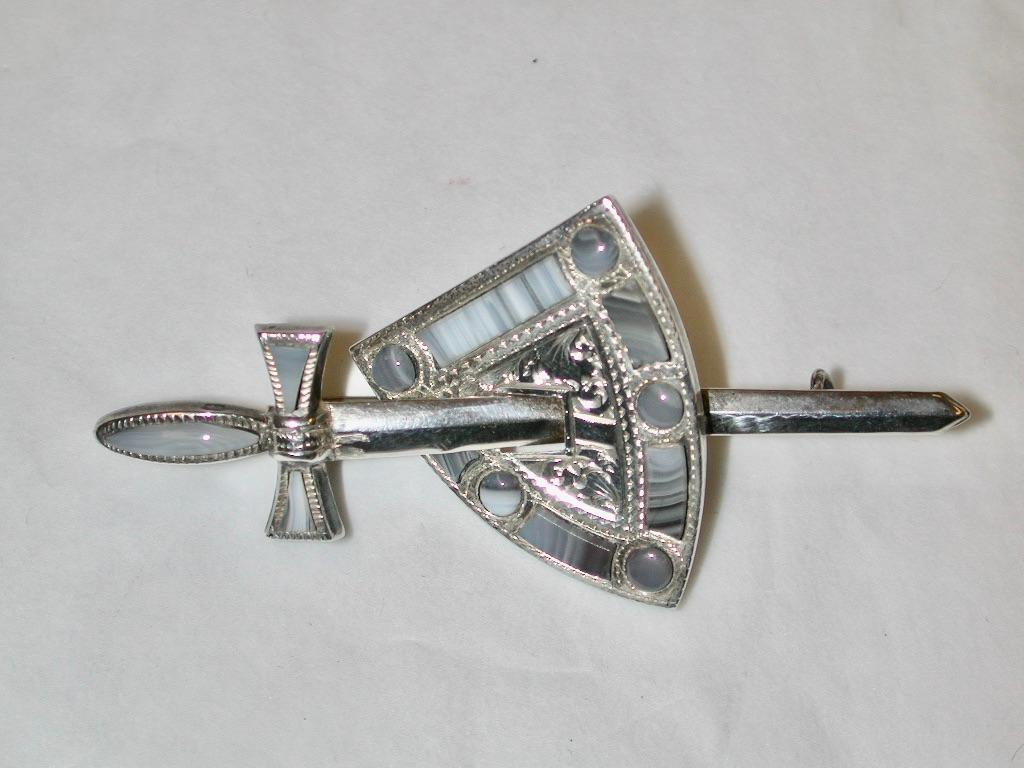Victorian Silver Scotch Pebble Brooch Shield and Sword 1896 Adie & Lovekin B'ham In Good Condition For Sale In London, GB