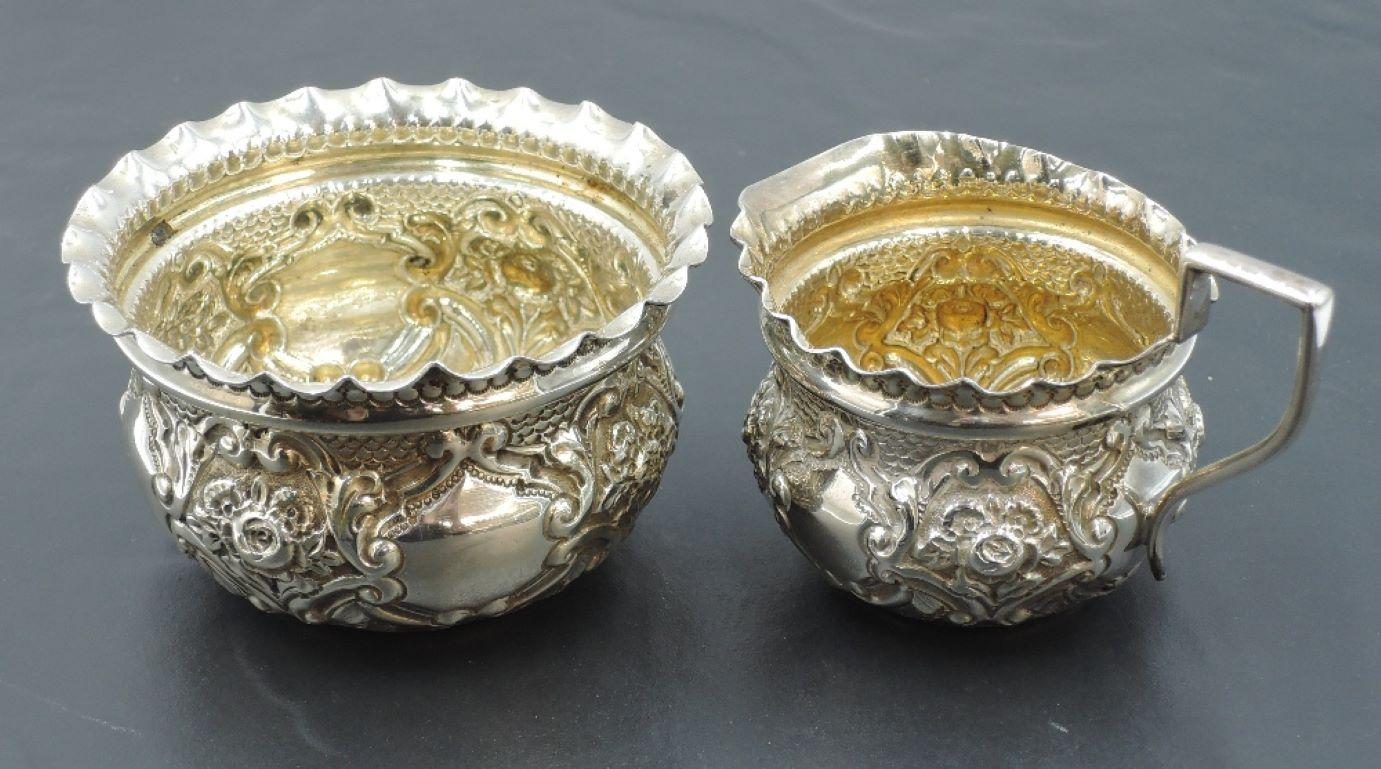 Victorian Silver Sugar Bowl and Creamer with Foliate Embossing in Original Case In Good Condition For Sale In London, GB