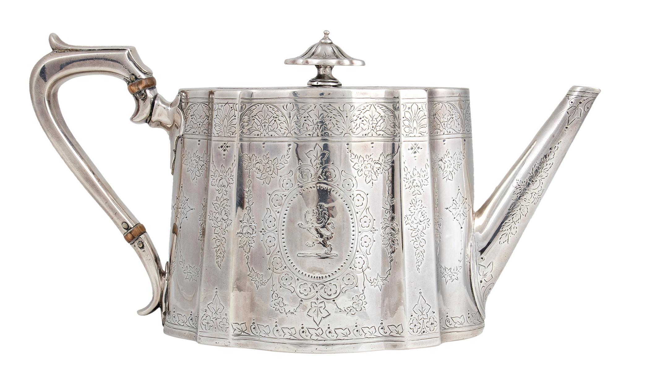 This Victorian silver teapot is a very refined silver item, realized in London in 1871.

Made of 925/1000 silver.

You may see neoclassical style decorations, with body, handle and spout finely light cut engraved with floral decorations. On the