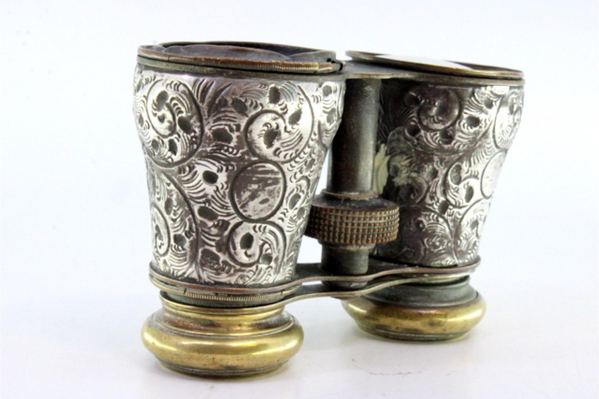 Victorian silver theatre binoculars with relief garlands Bon état - En vente à Porto, PT
