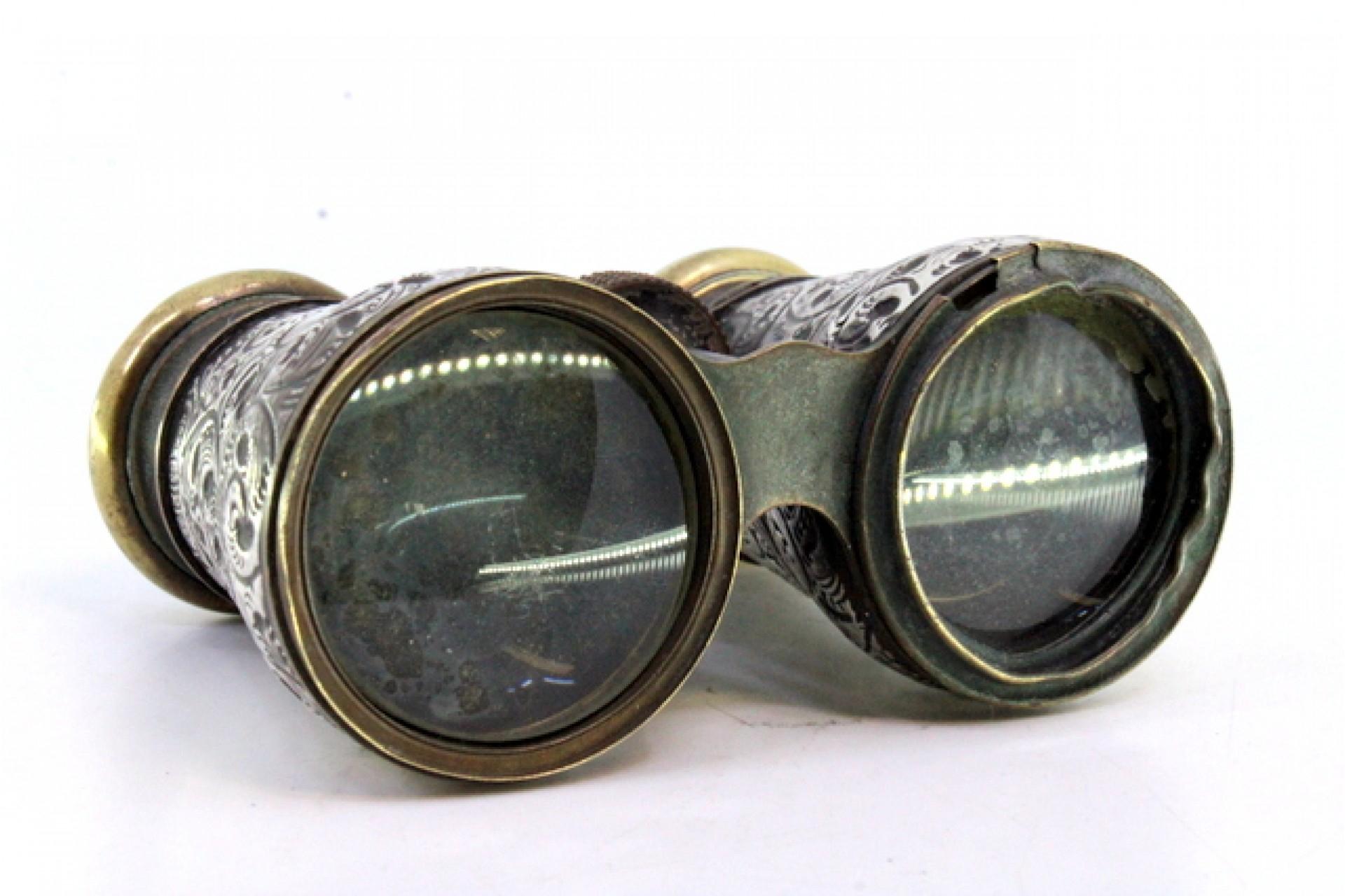 Argent Victorian silver theatre binoculars with relief garlands en vente