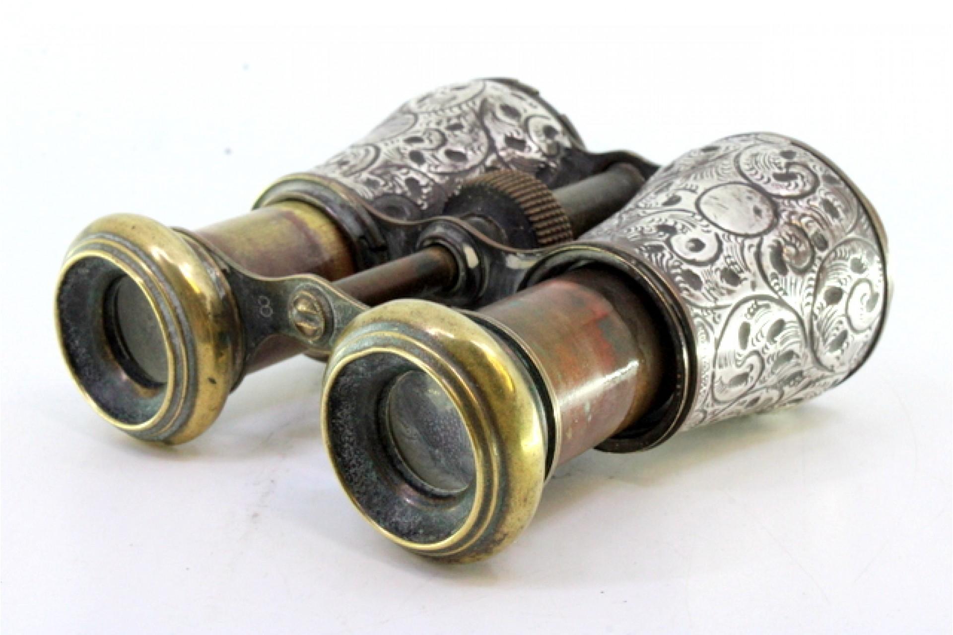 Victorian silver theatre binoculars with relief garlands en vente 3