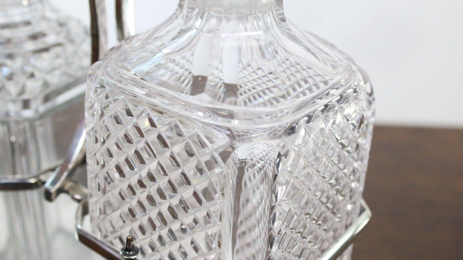 Viktorianisches Silber-Dreiflaschen-Dekanter Tantalus-Set aus Silber im Angebot 6