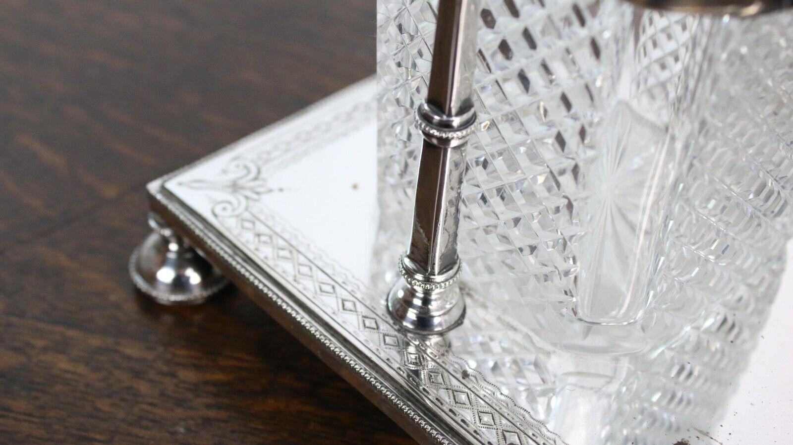 Viktorianisches Silber-Dreiflaschen-Dekanter Tantalus-Set aus Silber im Angebot 7