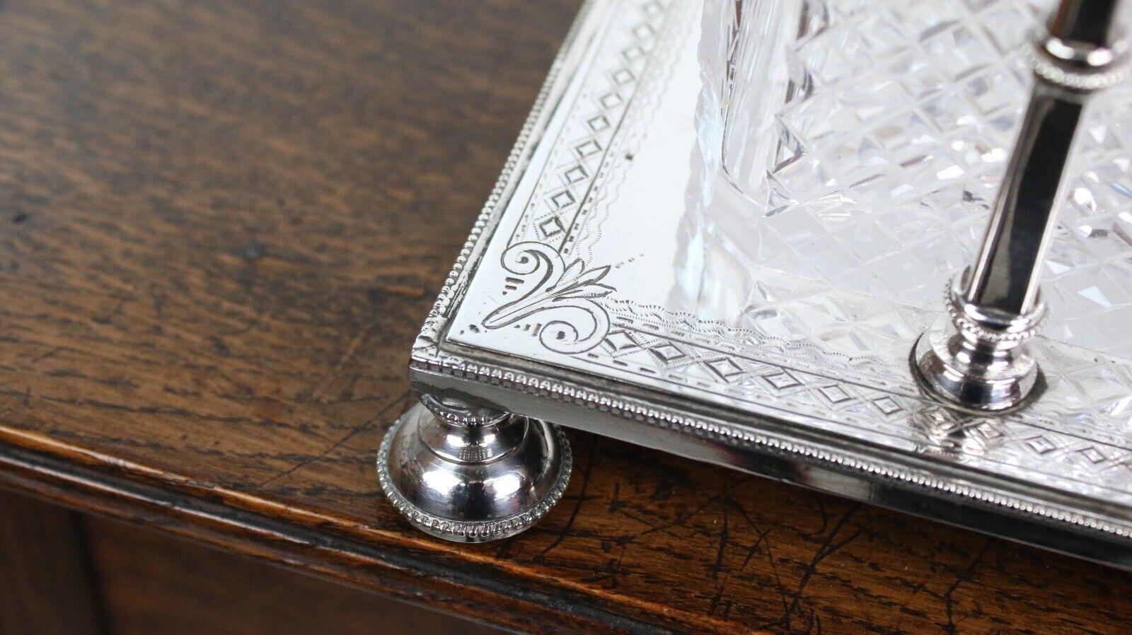 Viktorianisches Silber-Dreiflaschen-Dekanter Tantalus-Set aus Silber im Zustand „Gut“ im Angebot in STOKE ON TRENT, GB