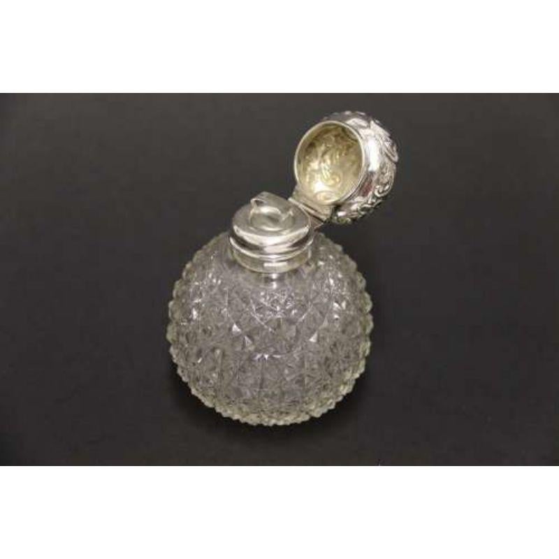 Victorian silver top and cut glass perfume bottle, Birmingham 1897 - 8 For Sale 3