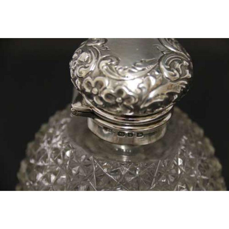 Victorian silver top and cut glass perfume bottle, Birmingham 1897 - 8 In Good Condition For Sale In Central England, GB