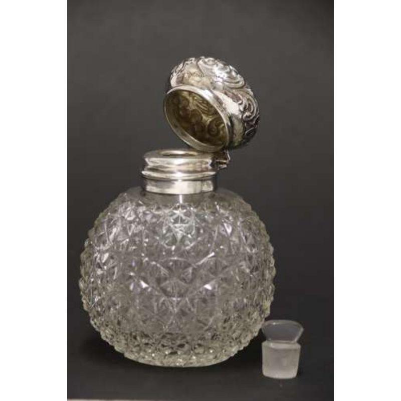Victorian silver top and cut glass perfume bottle, Birmingham 1897 - 8 For Sale 2