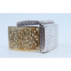 Vinaigrette victorienne en argent avec couvercle en relief et intérieur en or