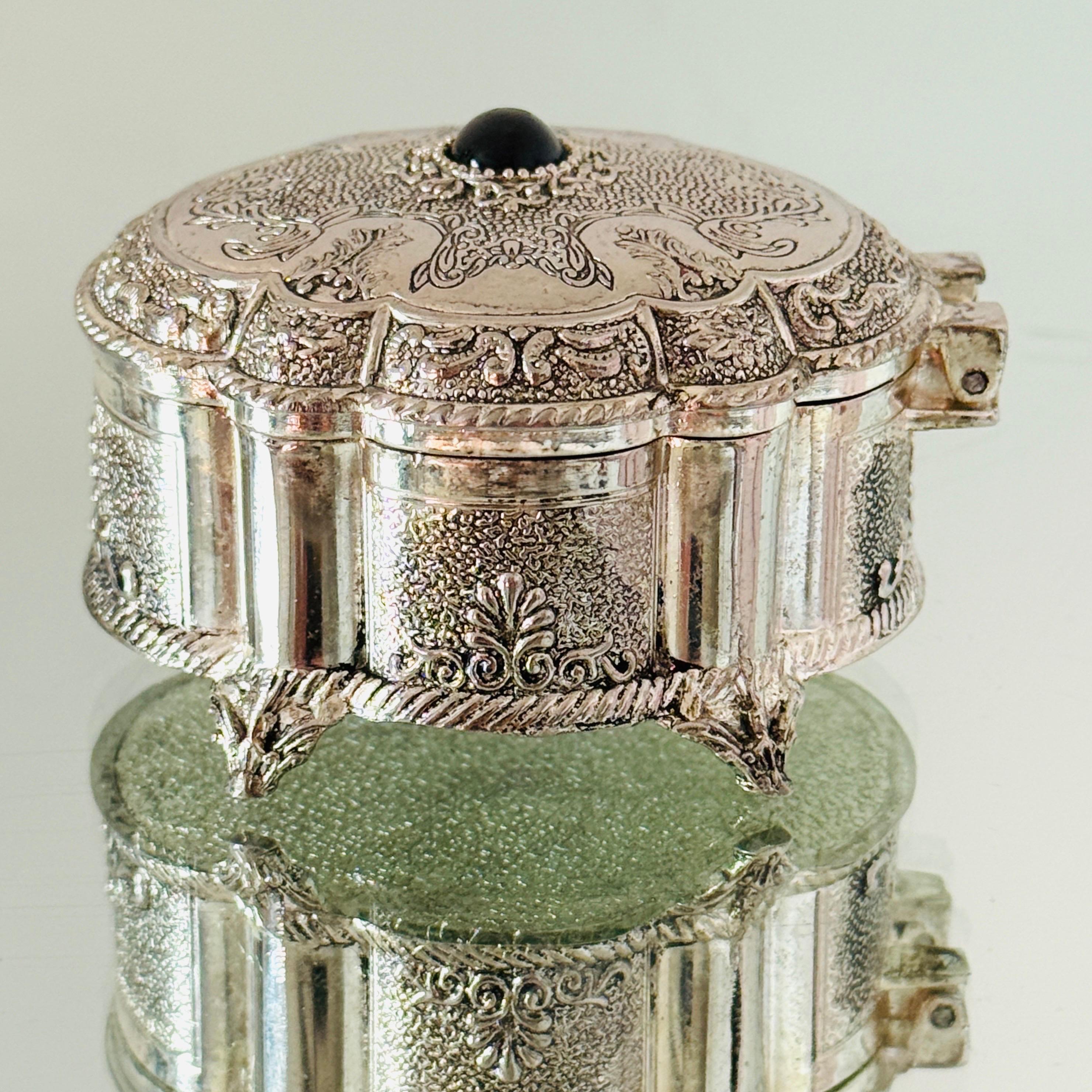 Italian Victorian Silvered Trinket Box with Engraved Designs and Onyx Stone For Sale