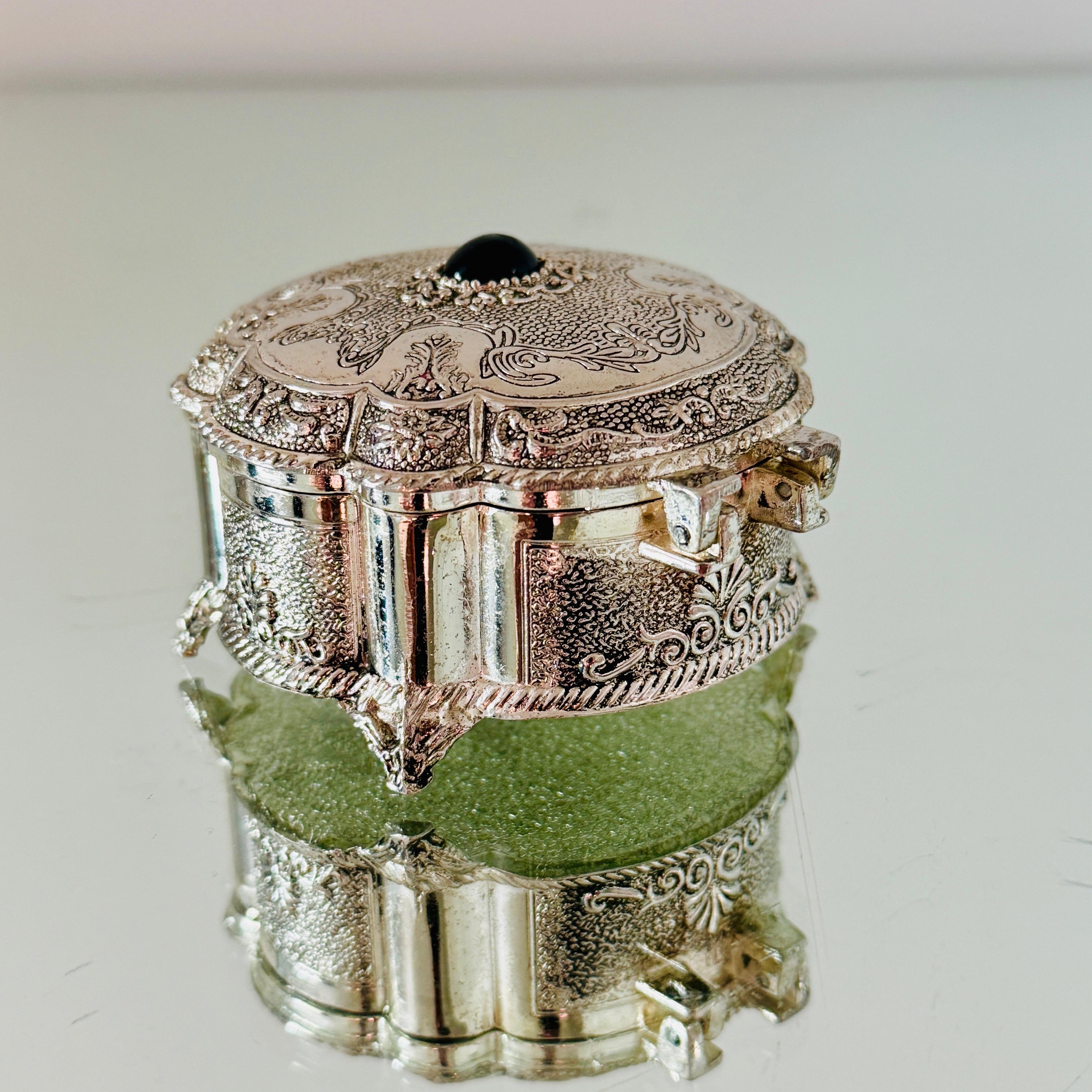 Silver Plate Victorian Silvered Trinket Box with Engraved Designs and Onyx Stone For Sale