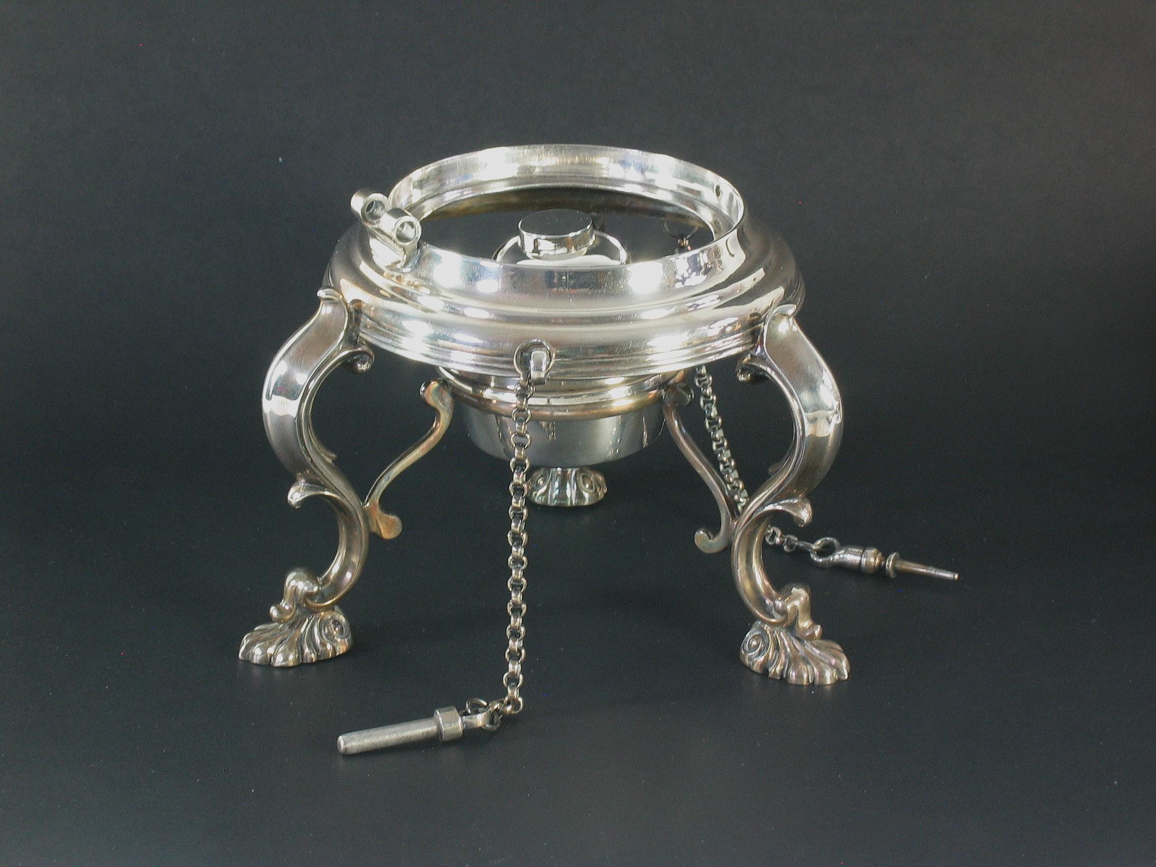 Tetera victoriana plateada con soporte y quemador Marca del fabricante Para Ellington & Co. en venta 2