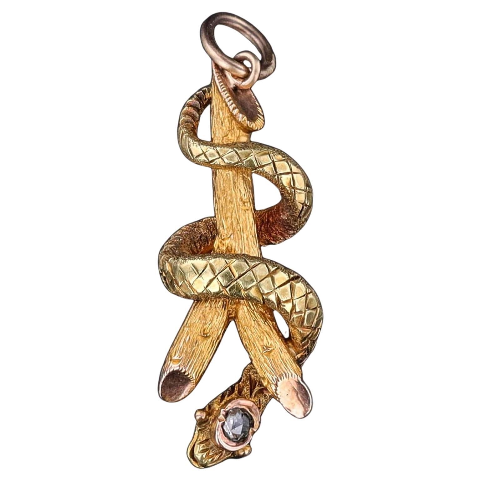 Charm vittoriano a forma di serpente in oro 18 e 10 carati in vendita