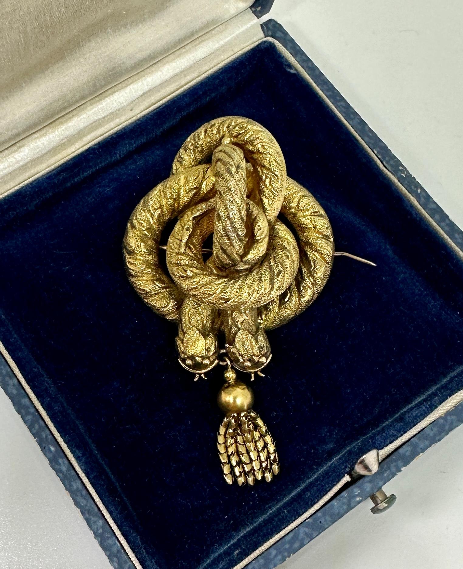Victorian Snake Pendant Brooch Necklace Antique Double Snakes 14 Karat Gold 1860 In Excellent Condition For Sale In New York, NY