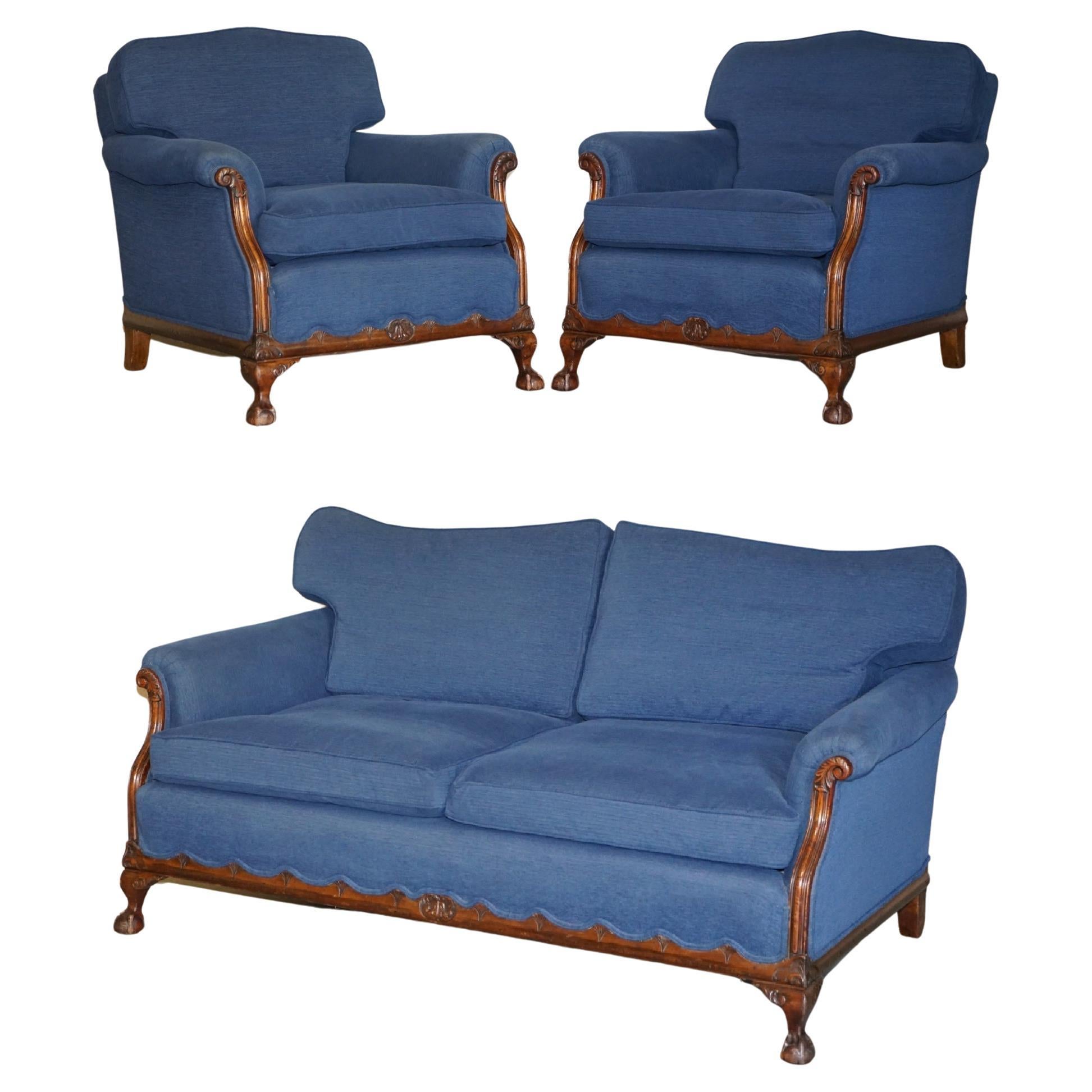 Suite de canapés et fauteuils victoriens en tissu bleu napoléonien avec pieds en griffe et boule