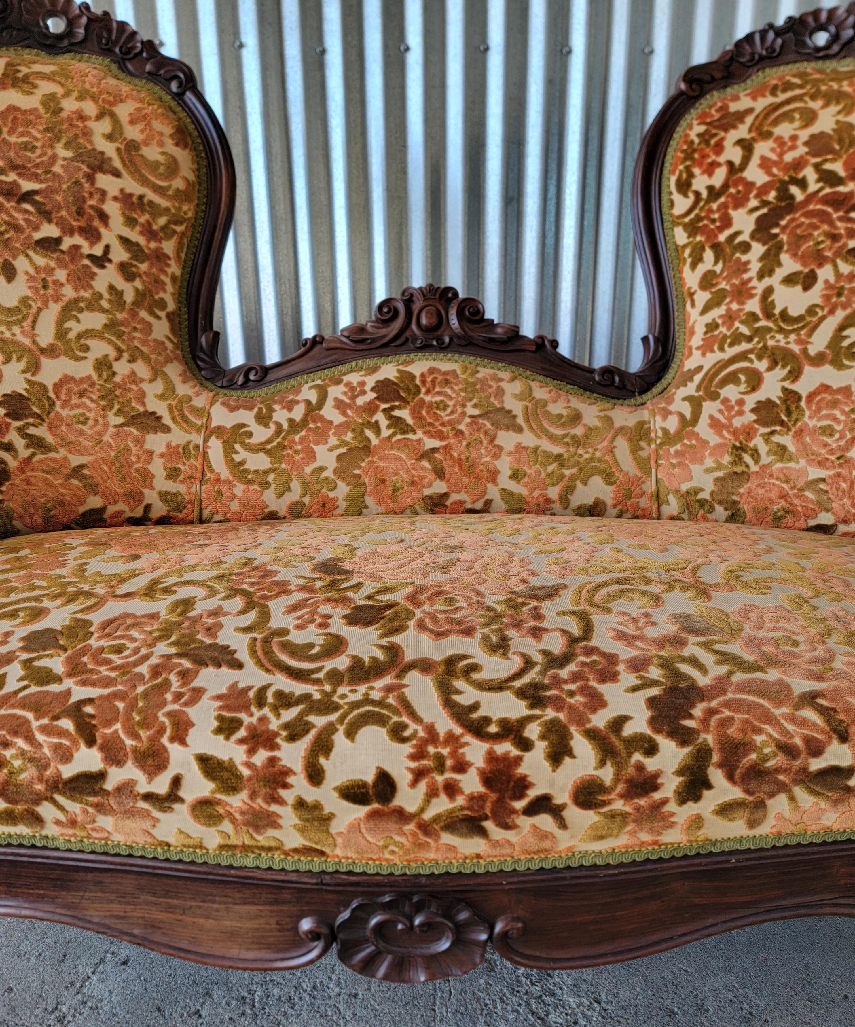 American Victorian Sofa Circa. 1880 For Sale