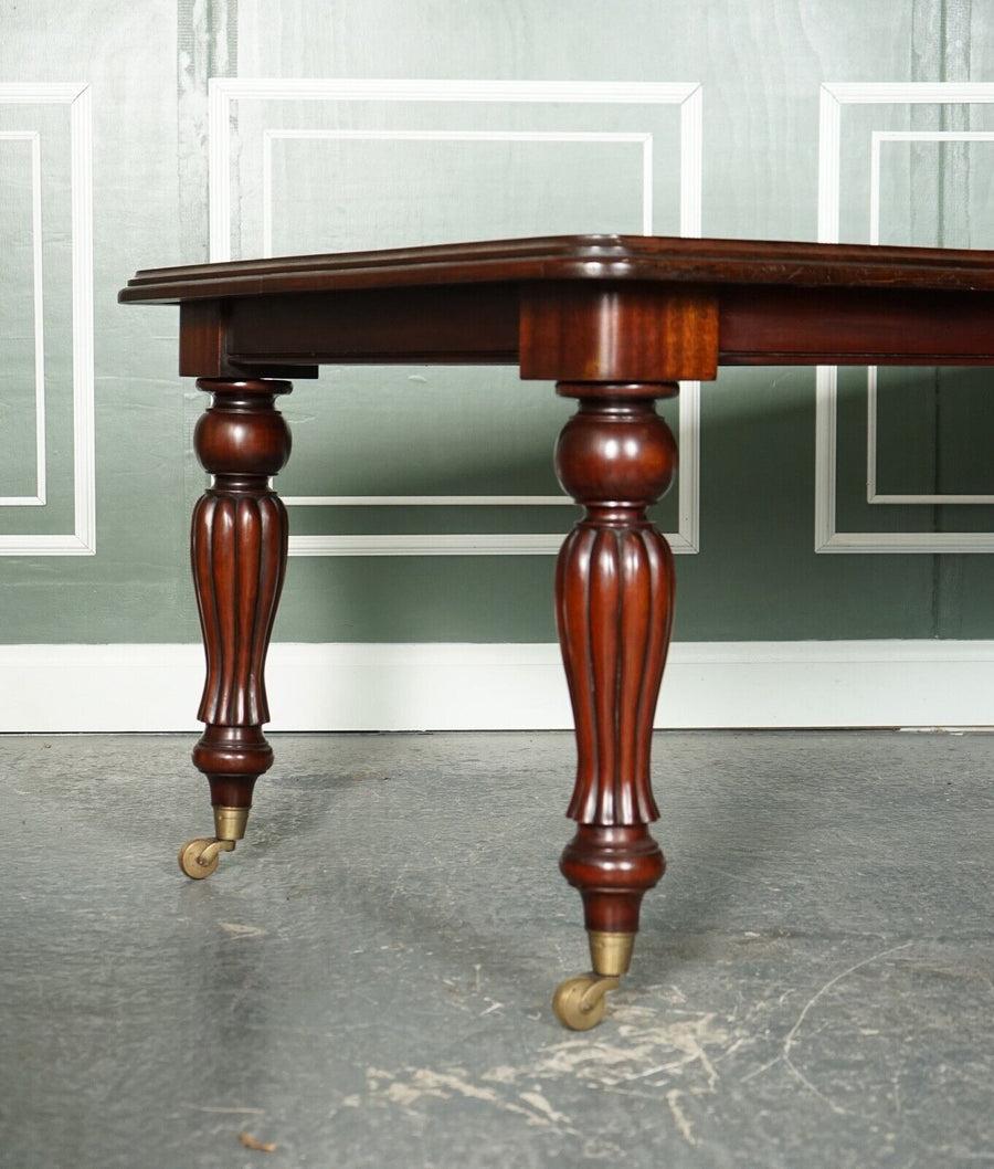 Victorian Solid Dining Table with Elegant Turned Legs, 19th Century For Sale 1