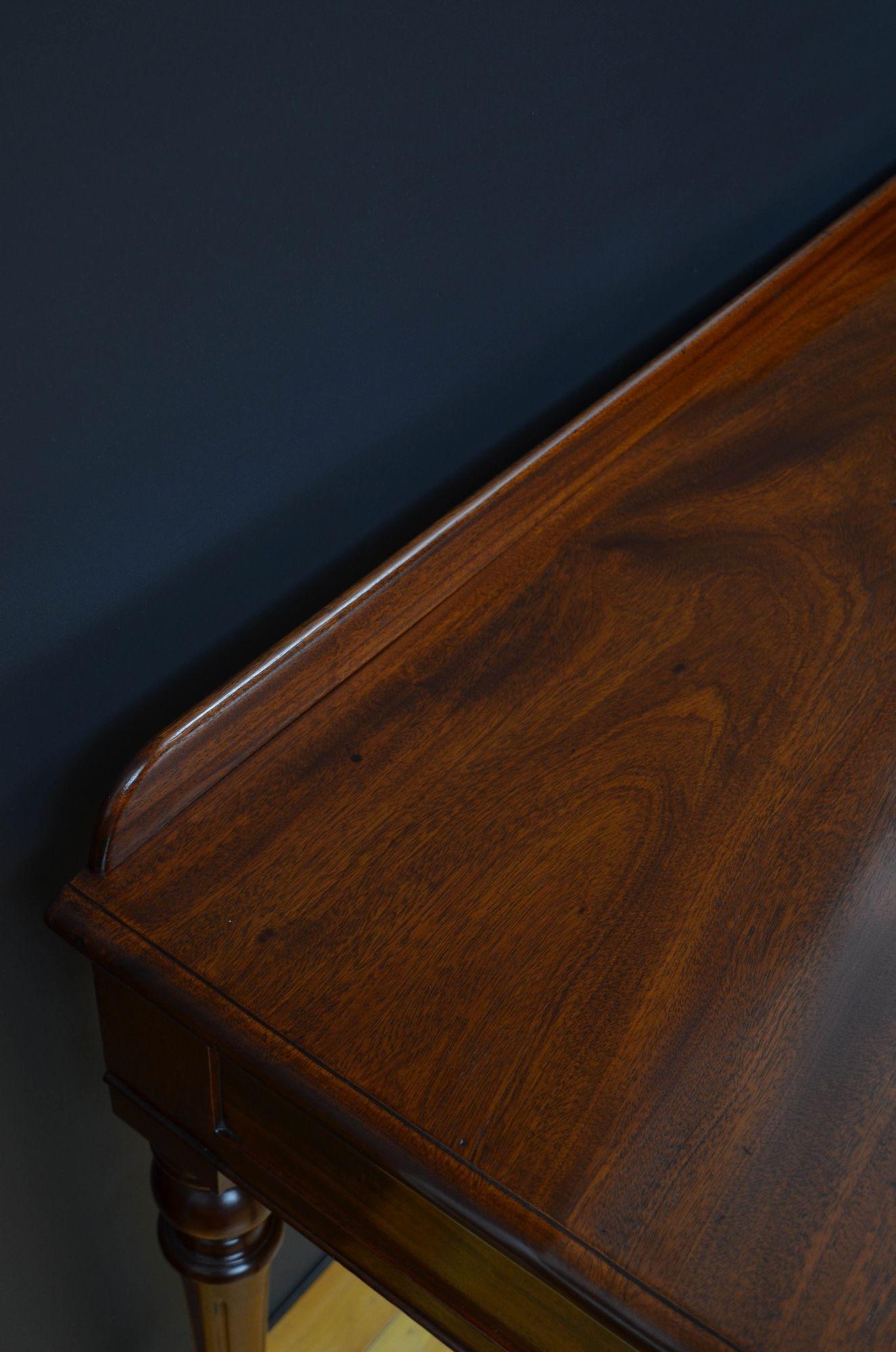 Victorian solid Mahogany writing table For Sale 6