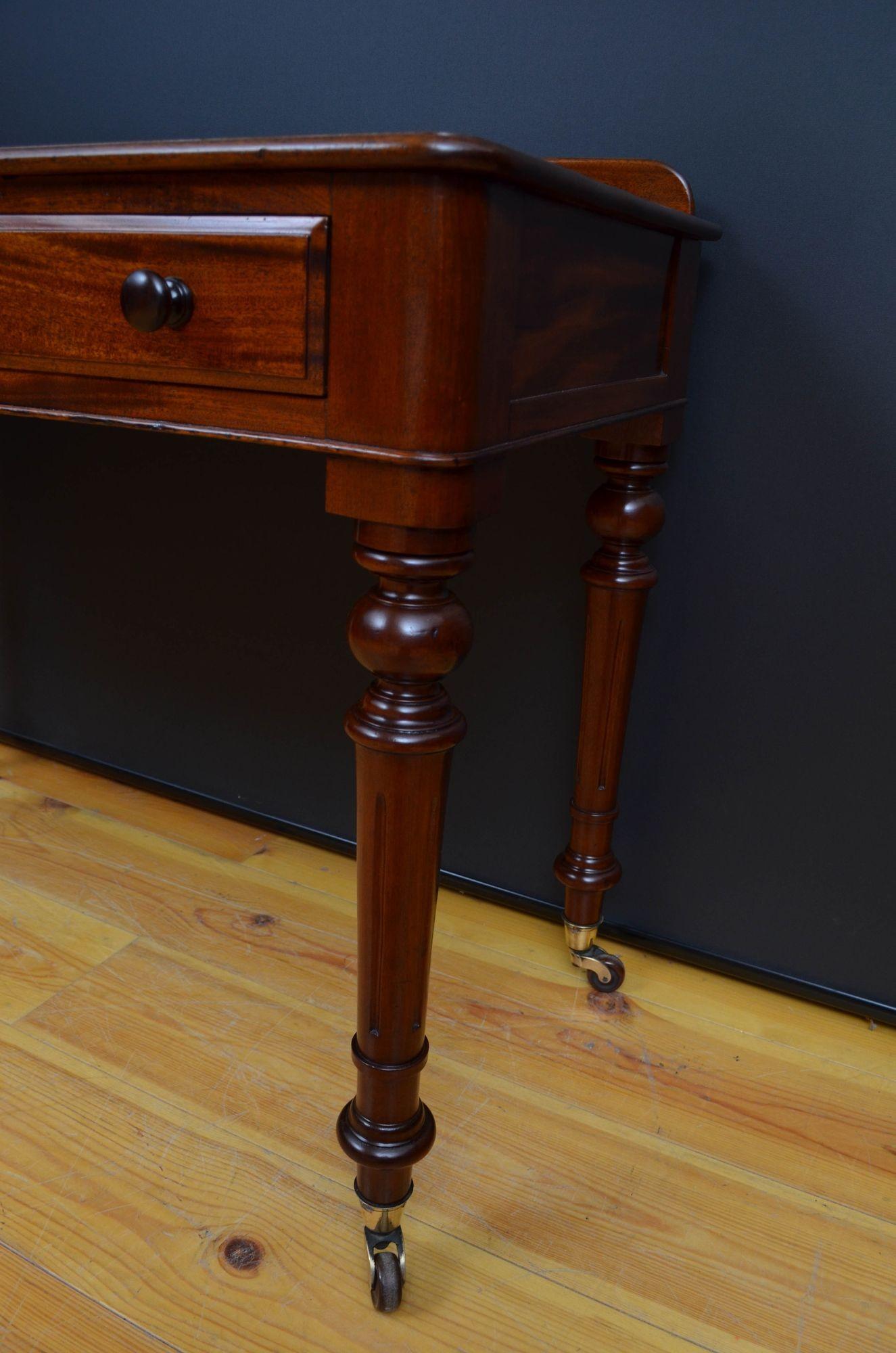 Late 19th Century Victorian solid Mahogany writing table For Sale