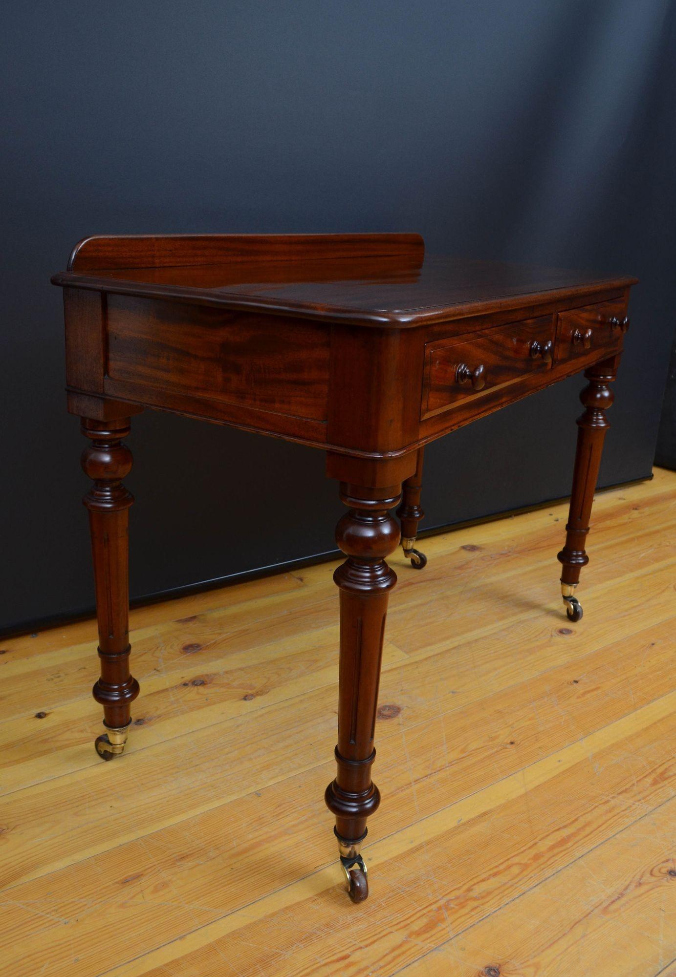 Victorian solid Mahogany writing table For Sale 1
