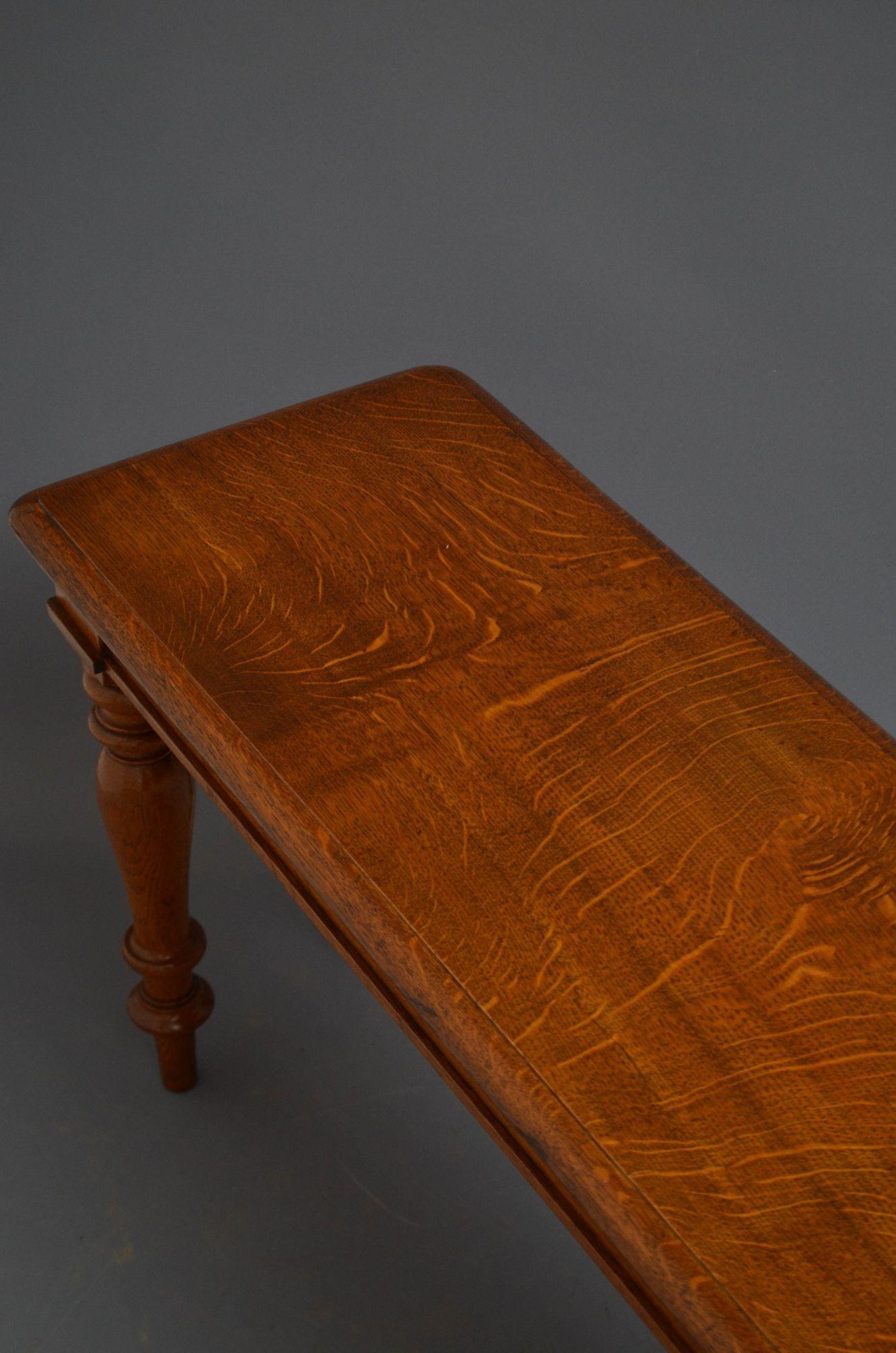 Banc de salle en chêne massif de l'époque victorienne Bon état - En vente à Whaley Bridge, GB