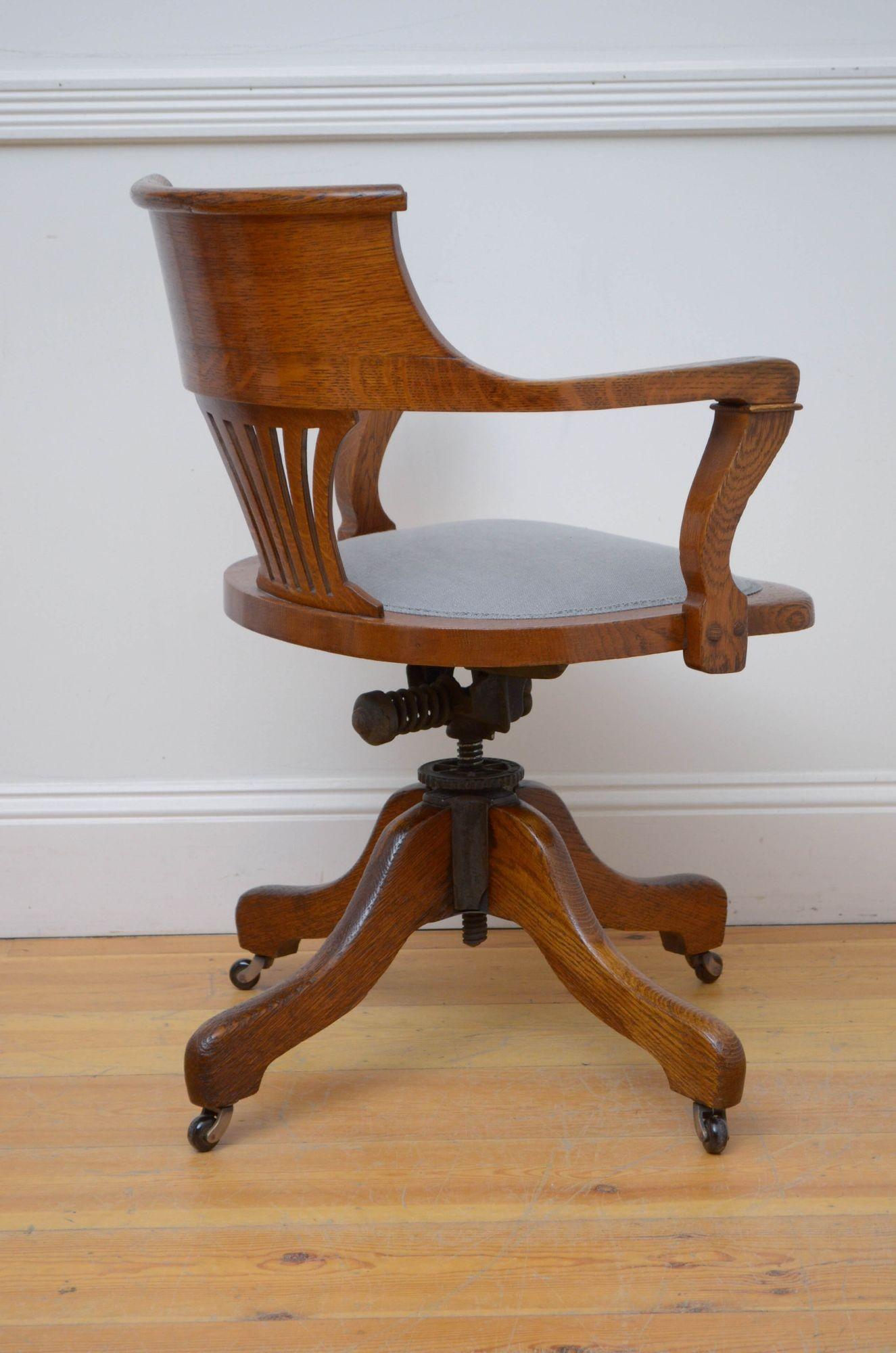 Victorian Solid Oak Swivelling Desk Chair In Good Condition In Whaley Bridge, GB