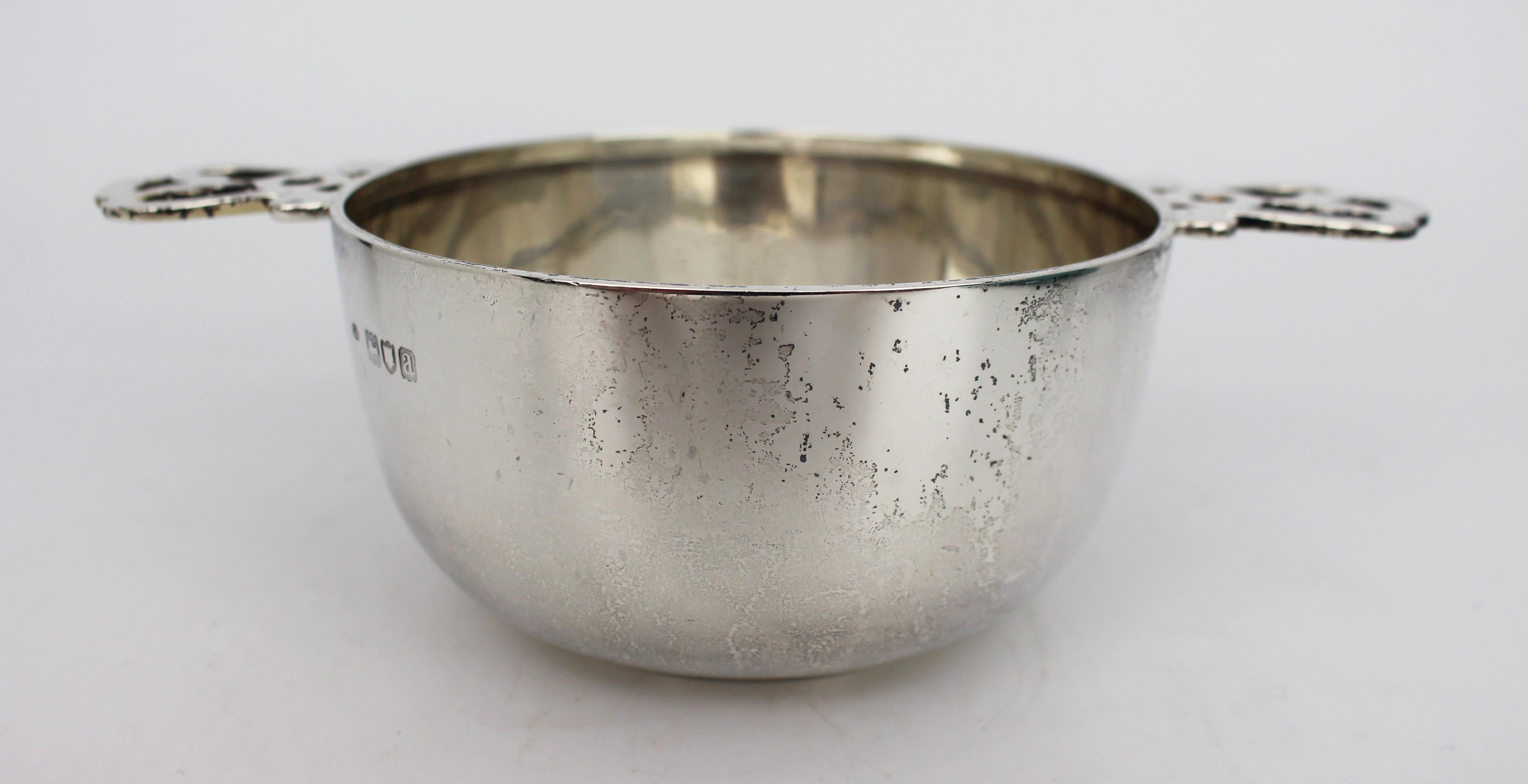 Victorian Solid Silver Porringer by Charles Edwards, London, 1896
A fine quality late 19th century English silver porringer, made by the renowned silversmith Charles Edwards and fully hallmarked for London, 1896. This piece was crafted during the