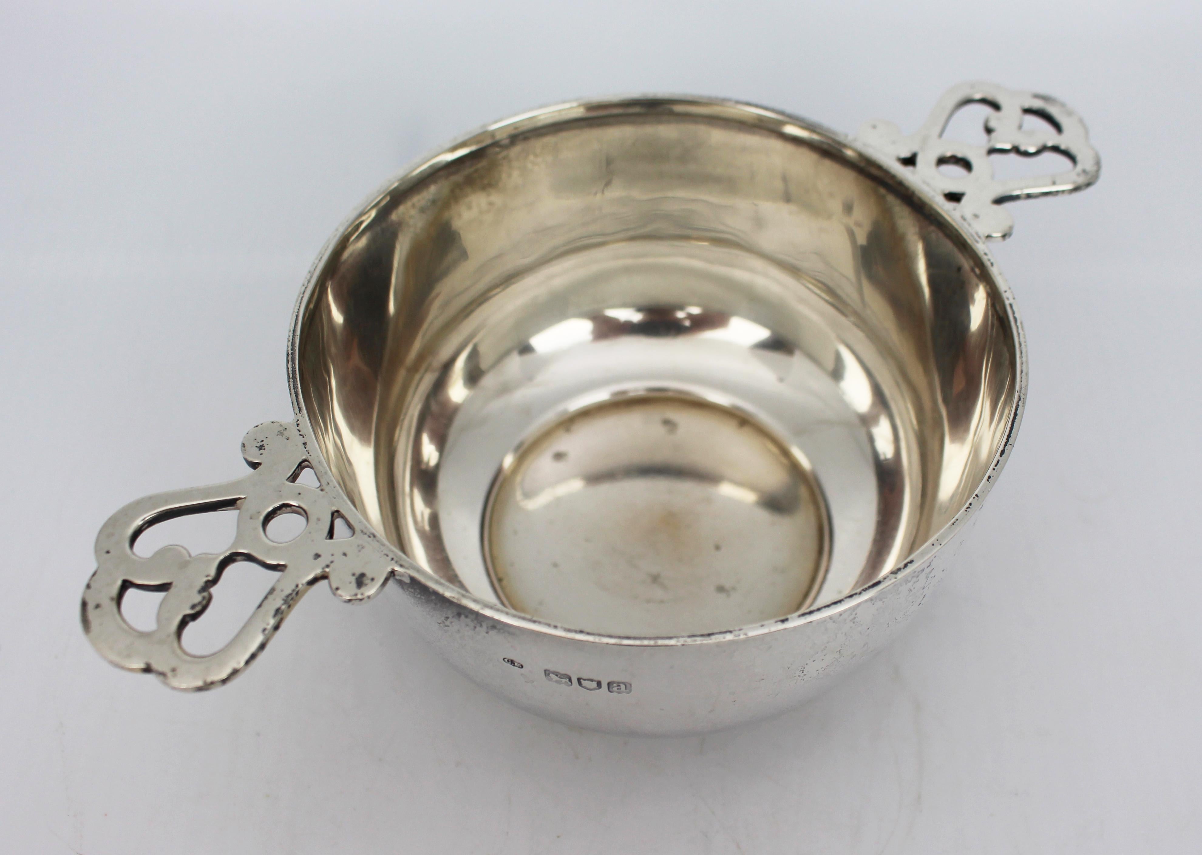 Sterling Silver Victorian Solid Silver Porringer by Charles Edwards, London, 1896 For Sale