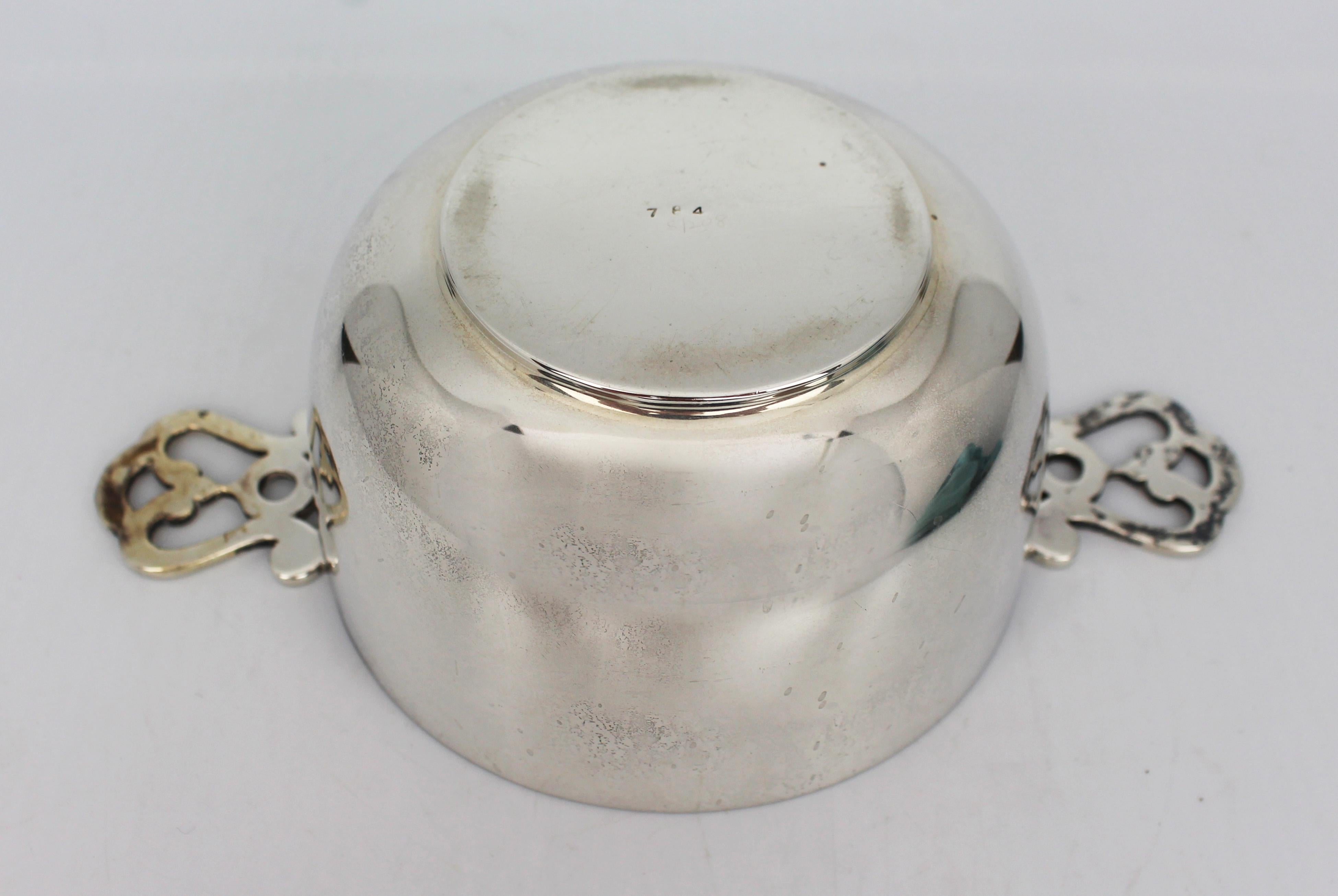 Victorian Solid Silver Porringer by Charles Edwards, London, 1896 For Sale 1